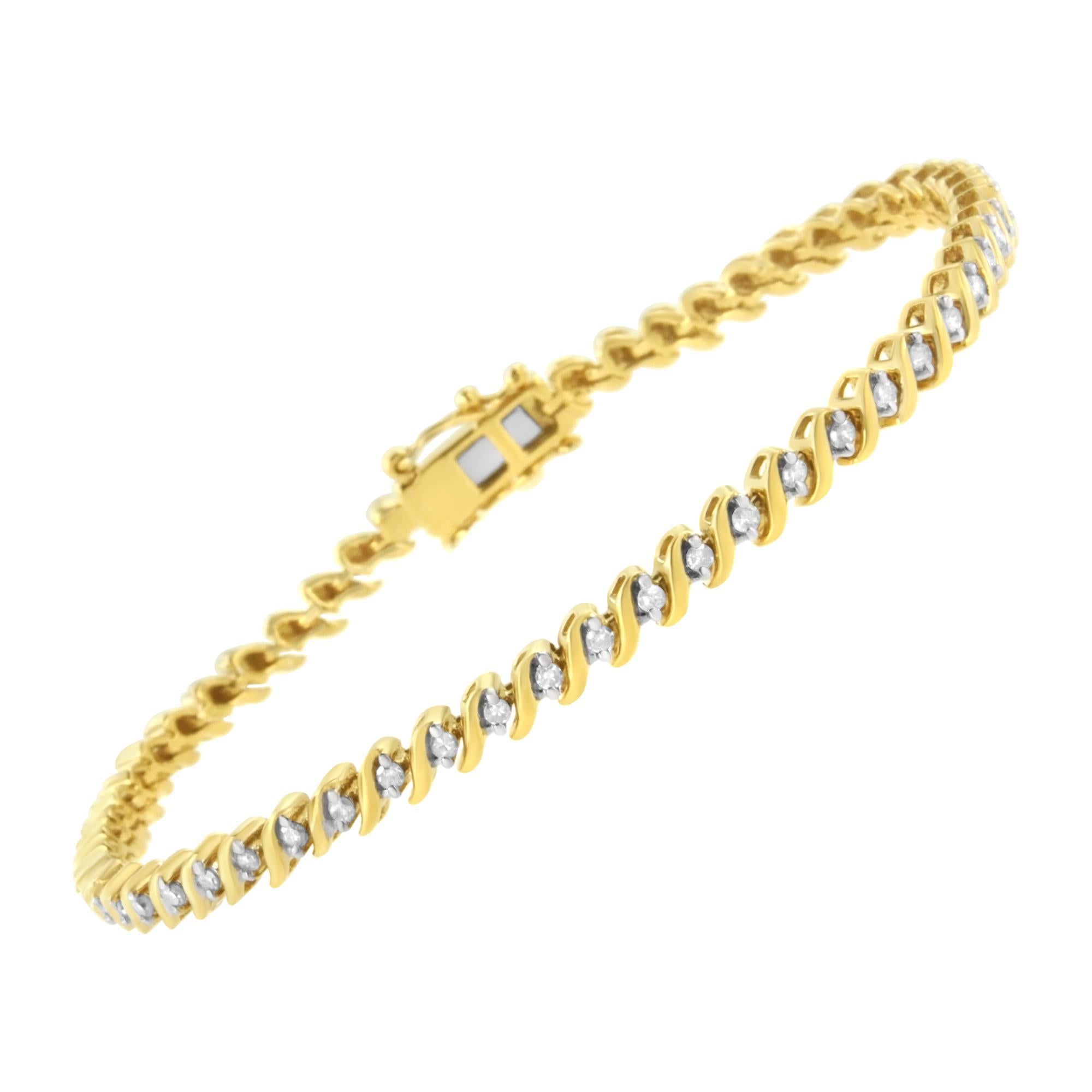 Te presentamos una deslumbrante obra maestra creada para adornar las muñecas de las mujeres elegantes. Sumérgete en el encanto de esta pulsera de tenis S Link de plata de ley 925 bañada en oro amarillo de 10 quilates. Una danza celestial de 33