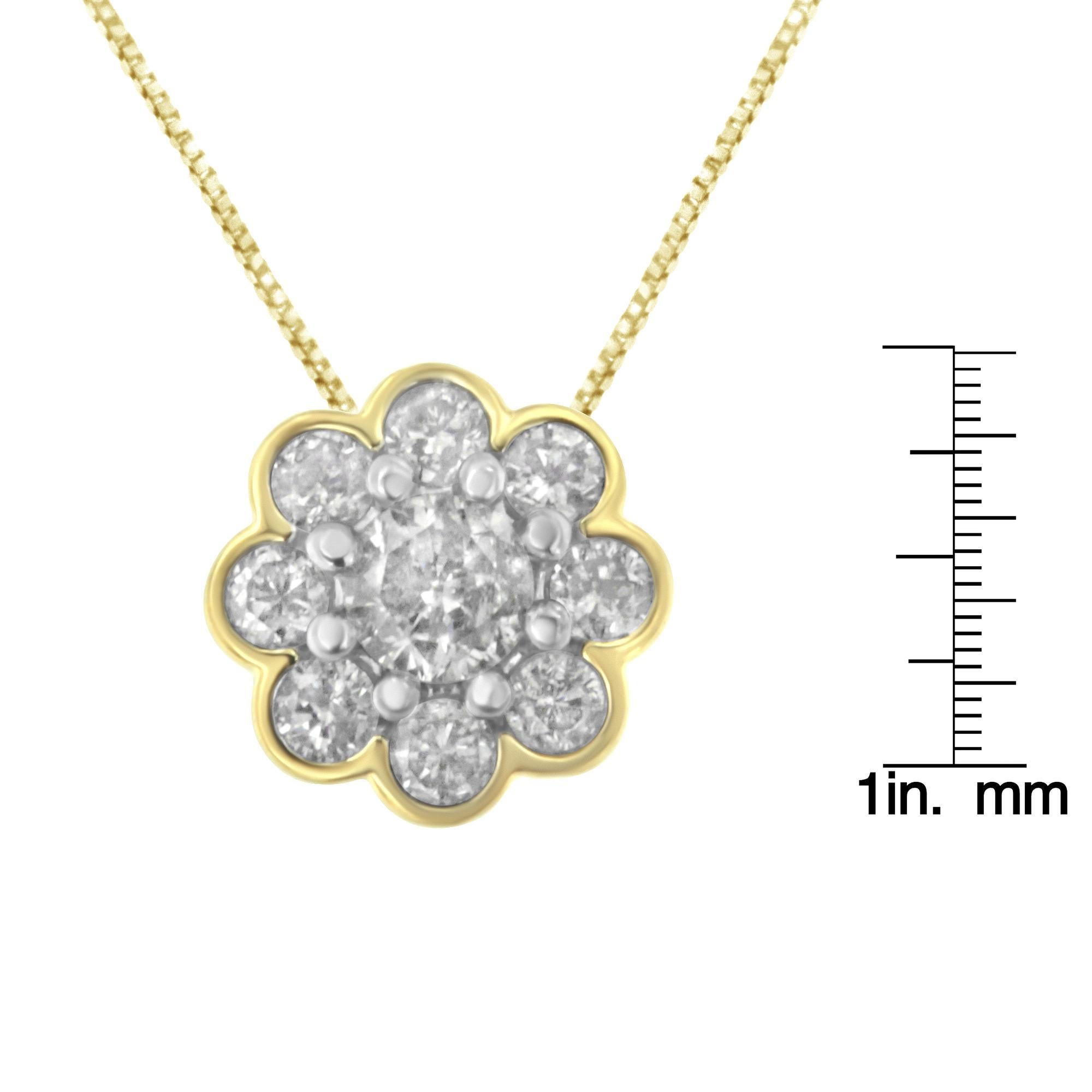 Taille ronde Collier en argent sterling plaqué or jaune 10K avec pendentif à grappes de diamants de 1/4 cttw en vente