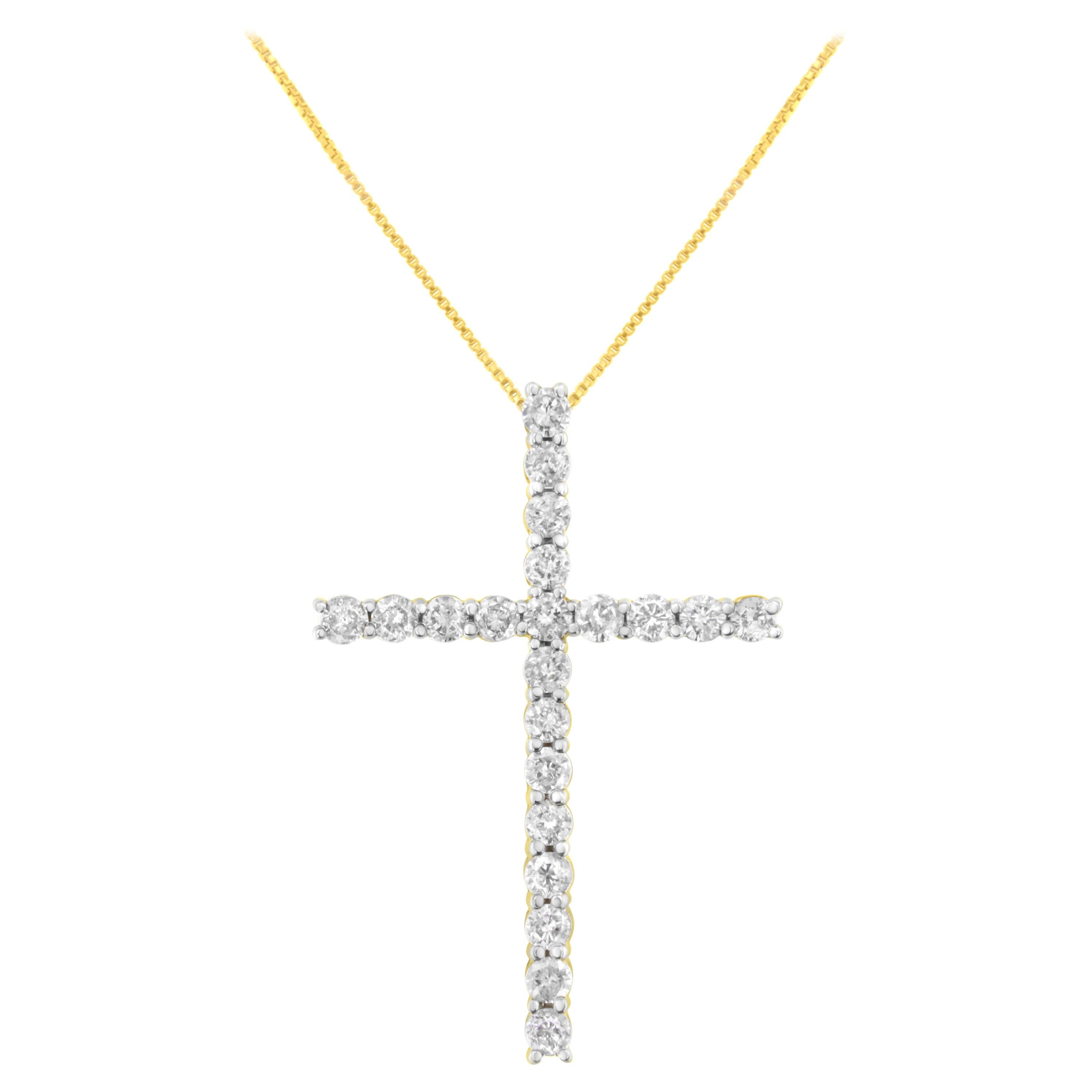 Collana con ciondolo a croce di diamanti in argento 925 placcato oro giallo 10K in vendita
