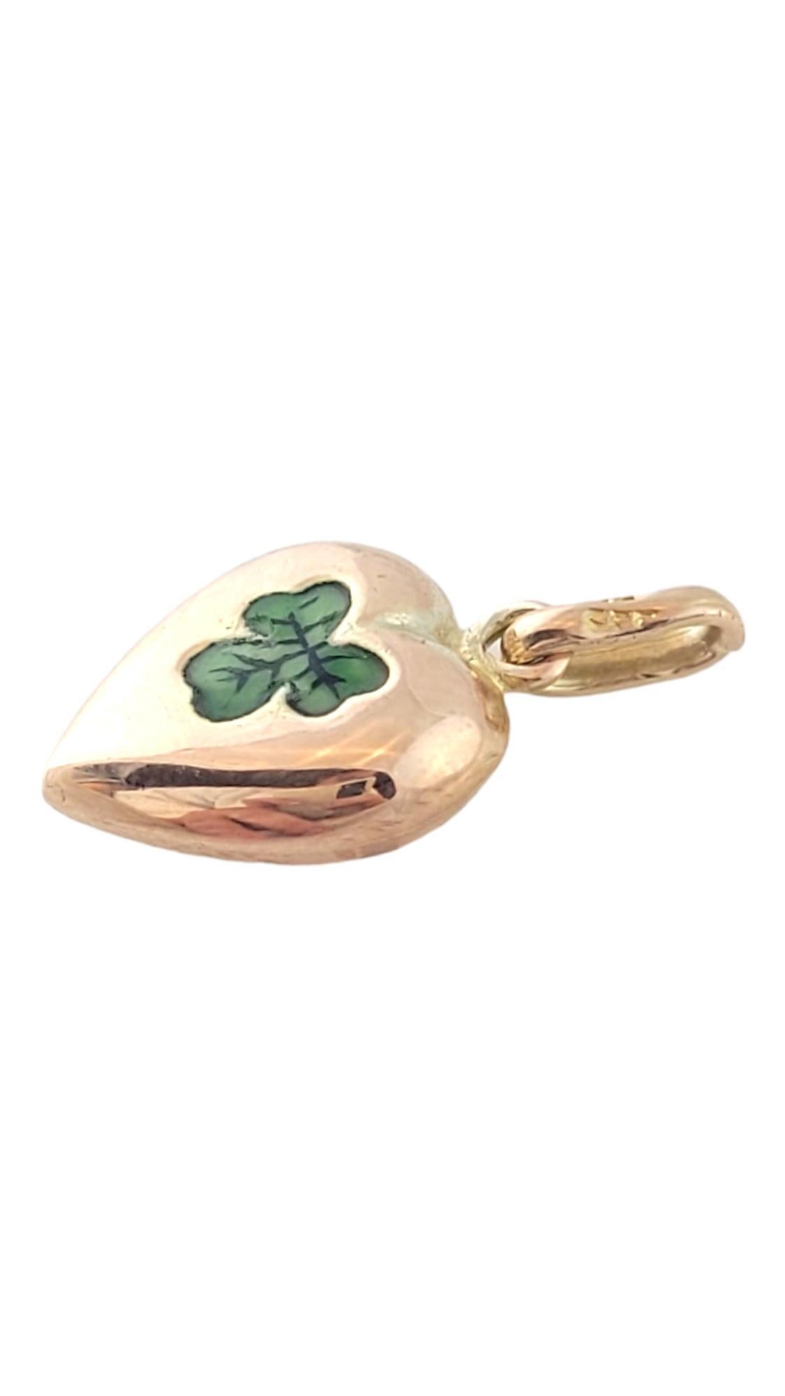 Vintage 10K Yellow Gold Puffed Heart with Enamel Shamrock Charm

This adorable, puffed heart charm is decorated with a green enamel shamrock for good luck!

Size: 15.59mm X 11.32mm X 4.48mm

Weight: 0.65 dwt/ 1.01 g

Hallmark: 10K crr

Very good