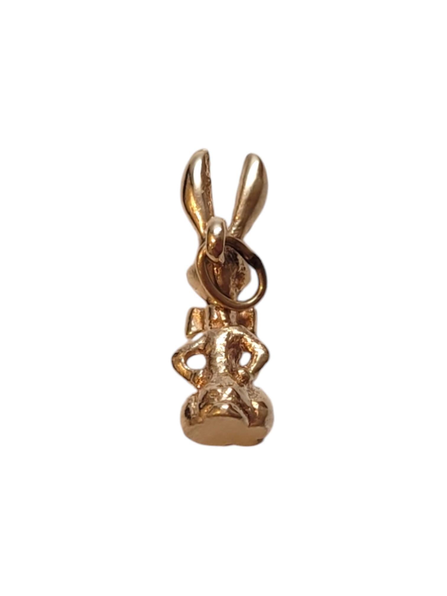 Charm en or jaune 10K Lapin avec noeud papillon #18640 Bon état - En vente à Washington Depot, CT