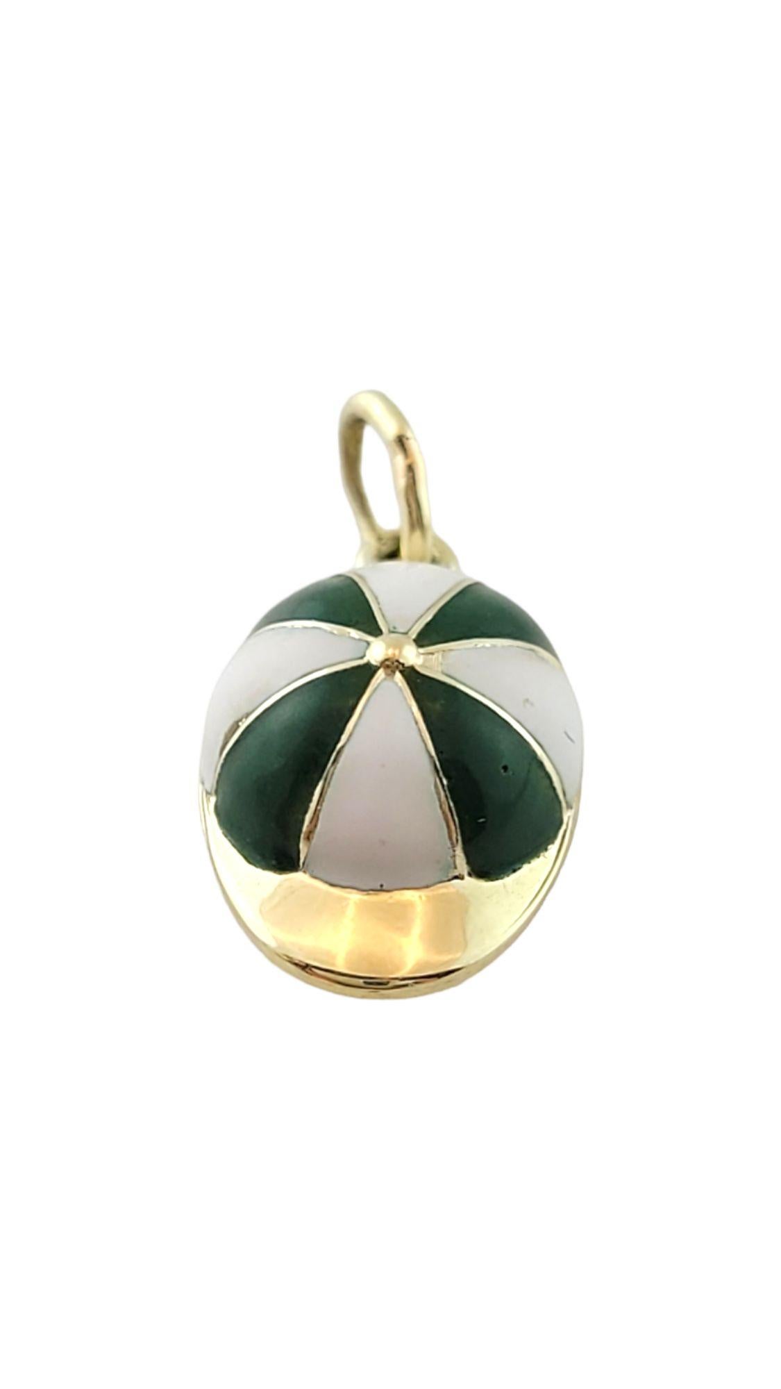 This vintage jockey cap features green and white striped enamel in 10K yellow gold.

Size: 15.6 mm X 9.5 mm

Weight: 0.9 g/ 0.6 dwt

Hallmark: 10K

Very good condition, professionally polished.

Will come packaged in a gift box or pouch (when