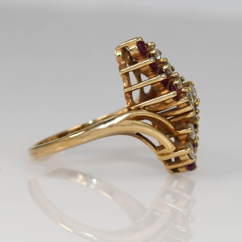 10K Yellow Gold Ruby & Diamond Ring, 4.3gr In Excellent Condition For Sale In Laguna Beach, CA