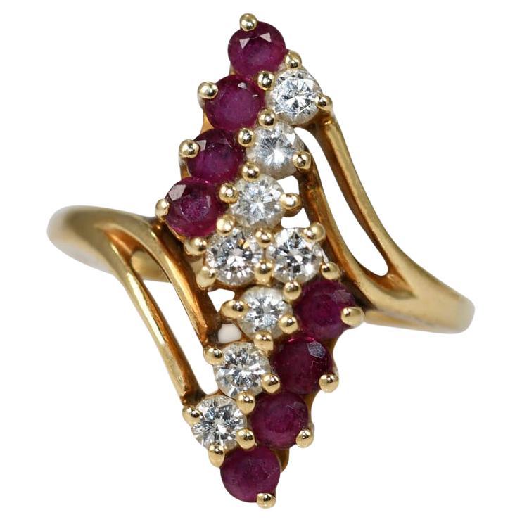 10K Yellow Gold Ruby & Diamond Ring, 4.3gr For Sale