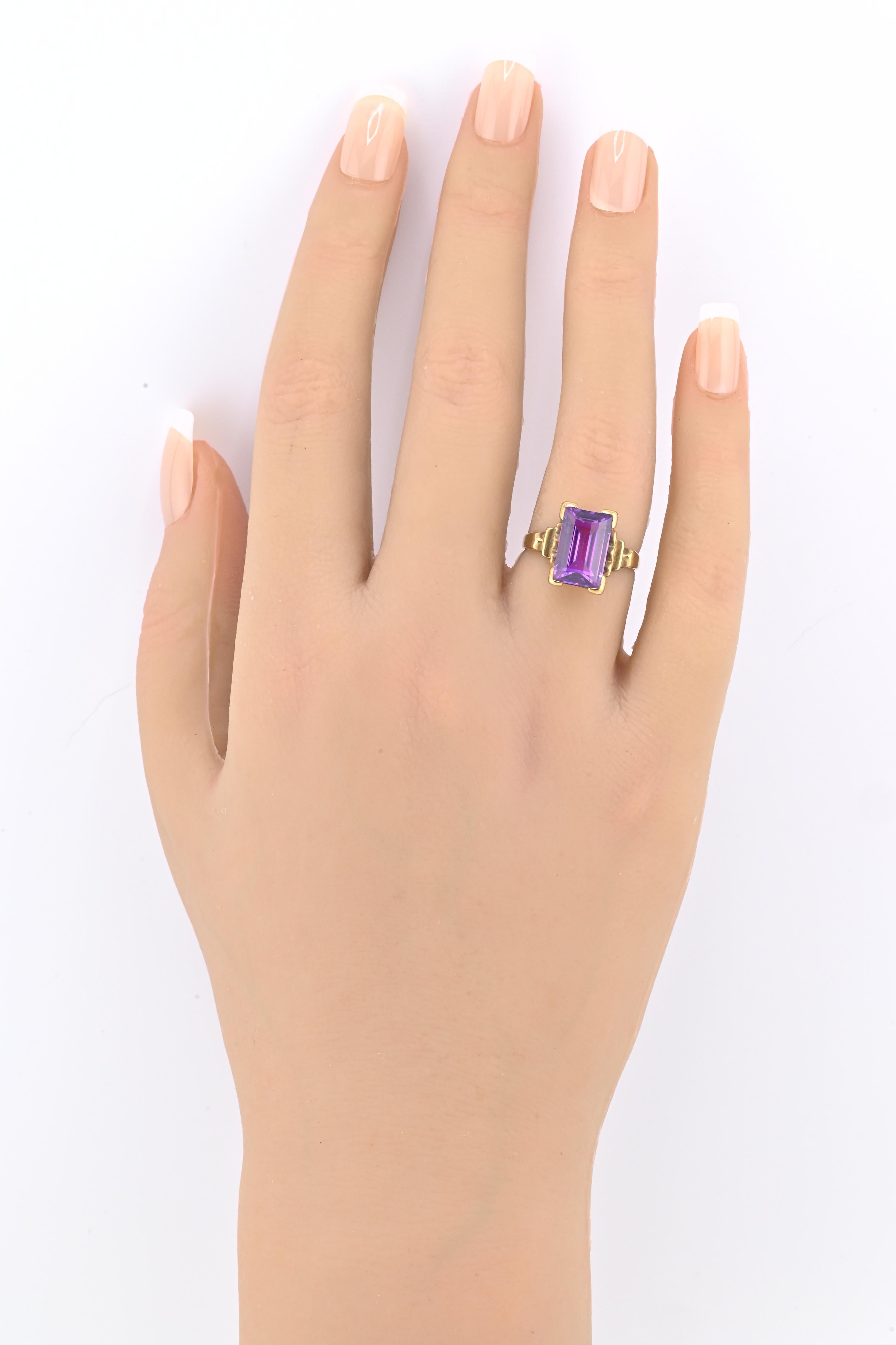 Anello con zaffiro in oro giallo 10K Art Deco / Epoca Retro Certificato IGI Misura 6,75 in vendita 2