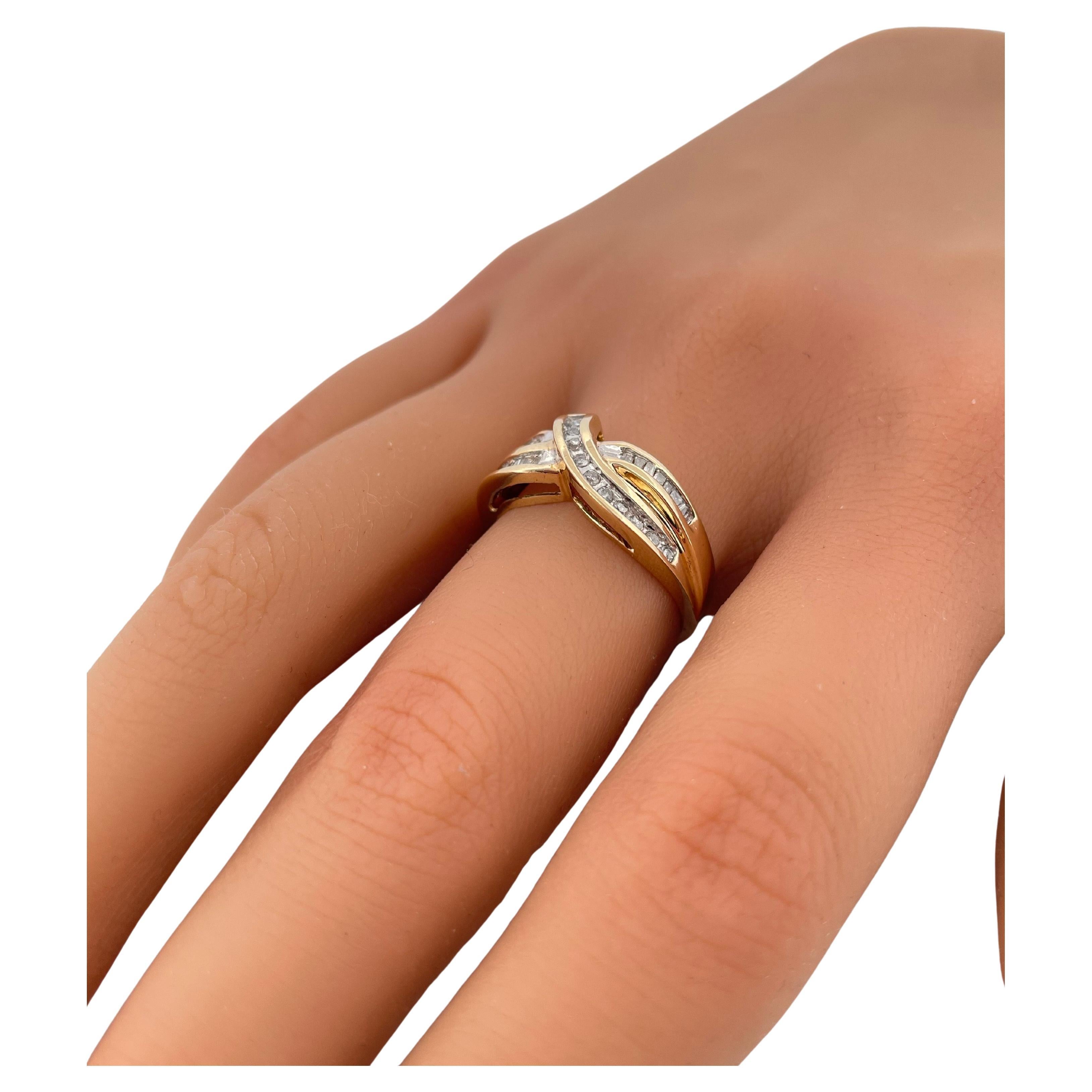 Anello con zaffiro in oro giallo 10k in vendita 1