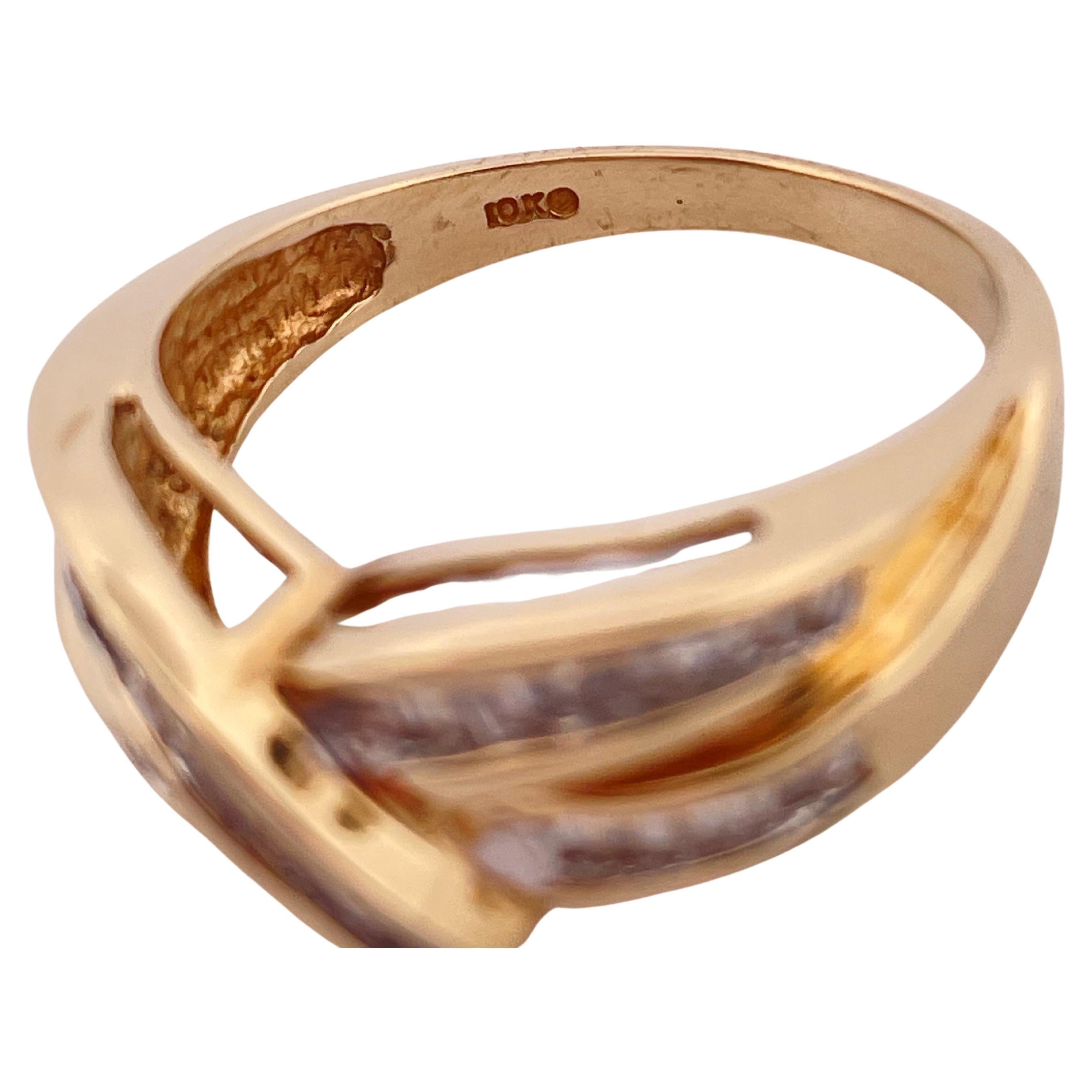 Anello con zaffiro in oro giallo 10k in vendita 2