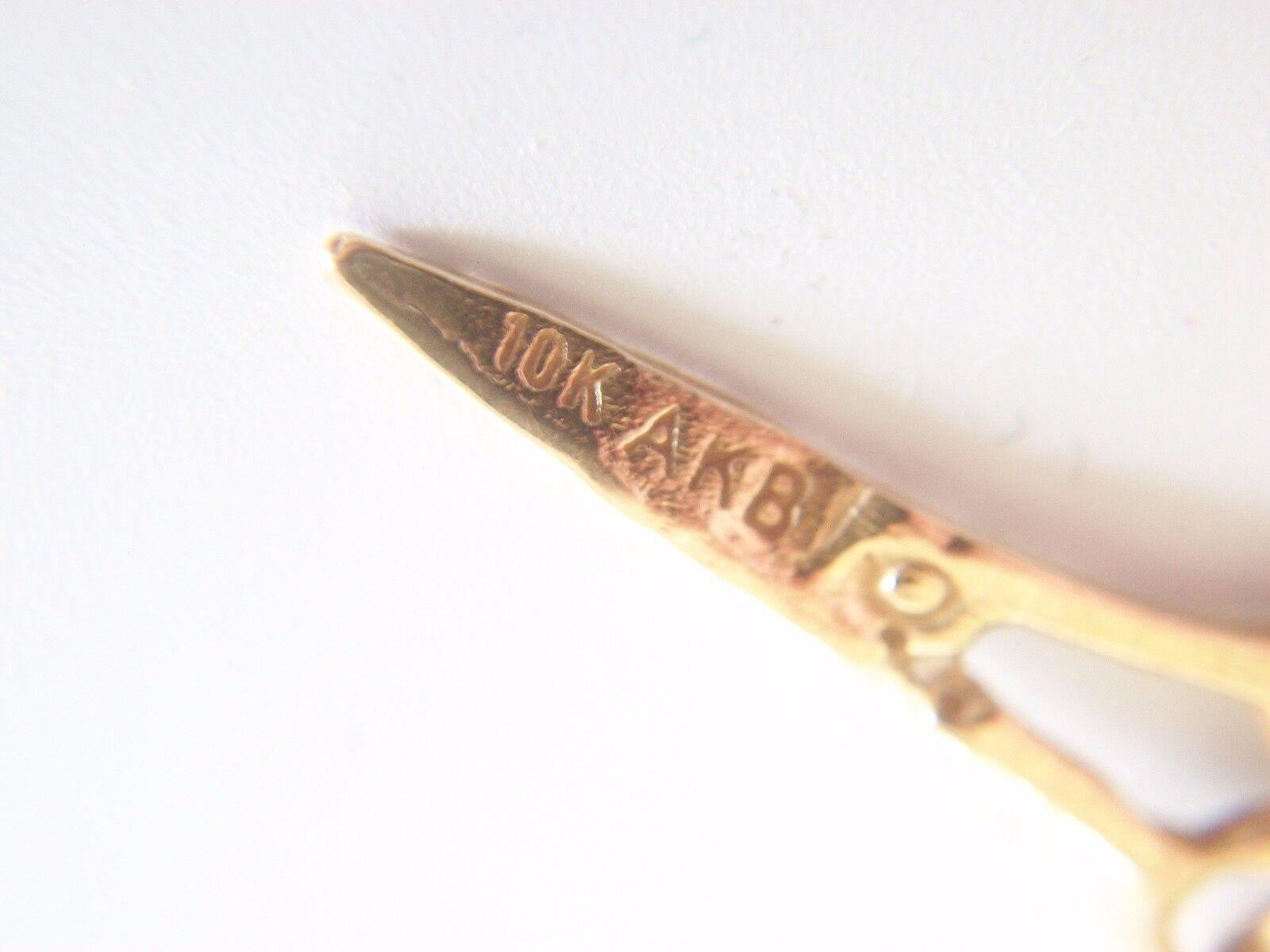 10K Yellow Gold Scissors Charm/Pendant - Signed - Canada - Late 20th Century In Good Condition For Sale In Chatham, CA