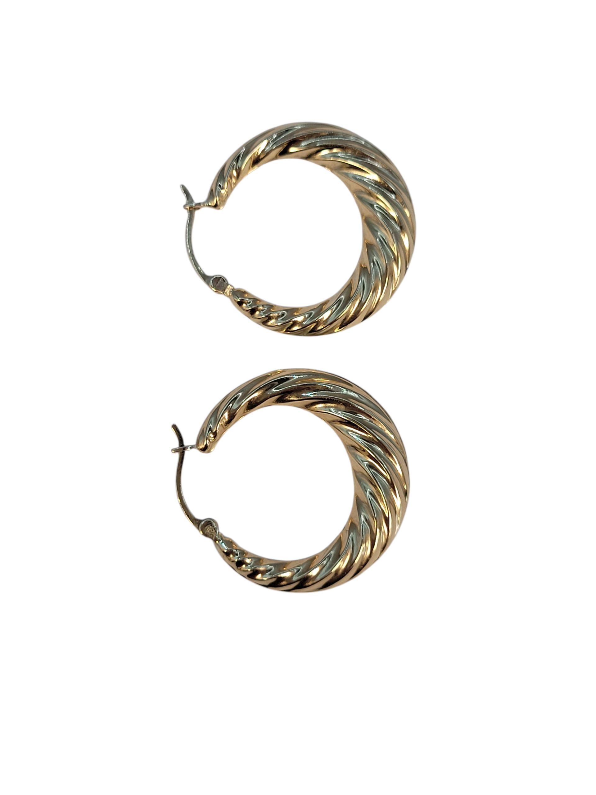 Orecchini a cerchio con gamberetti in oro giallo 10k #23135 In condizioni buone in vendita a Washington Depot, CT