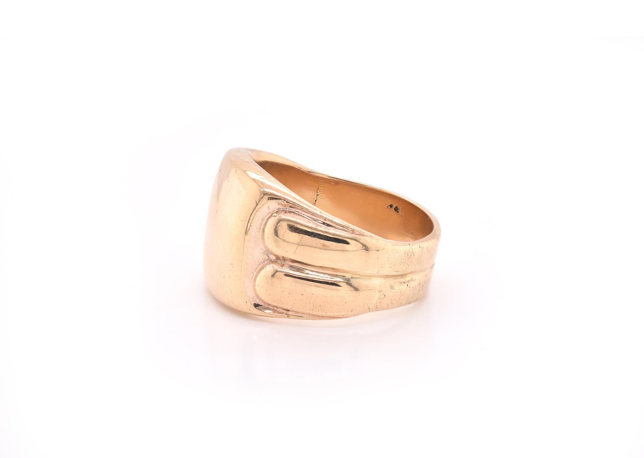 10 Karat Yellow Gold Signet Ring In Excellent Condition For Sale In Scottsdale, AZ