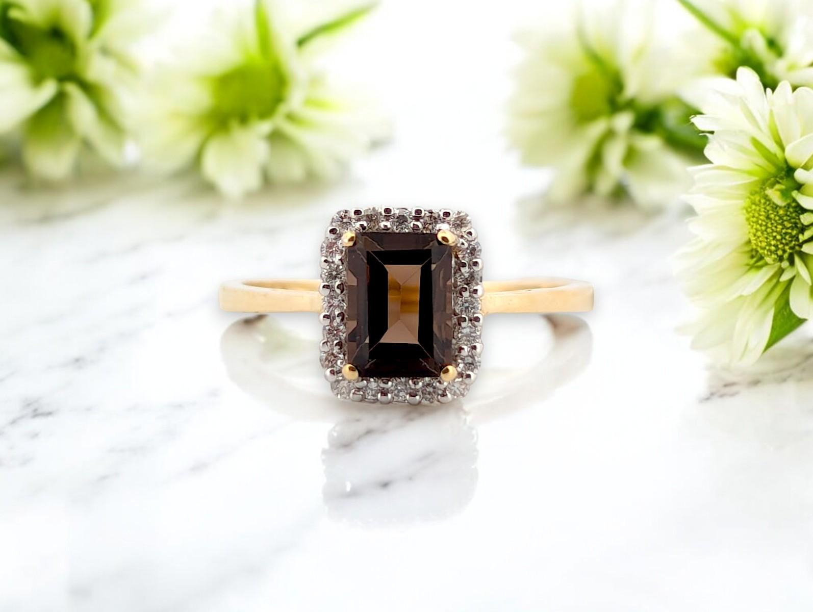 Lunaria  10k Yellow Gold Smoky Quartz and Diamond Halo Ring Size 7.5 In New Condition For Sale In Greeneville, TN