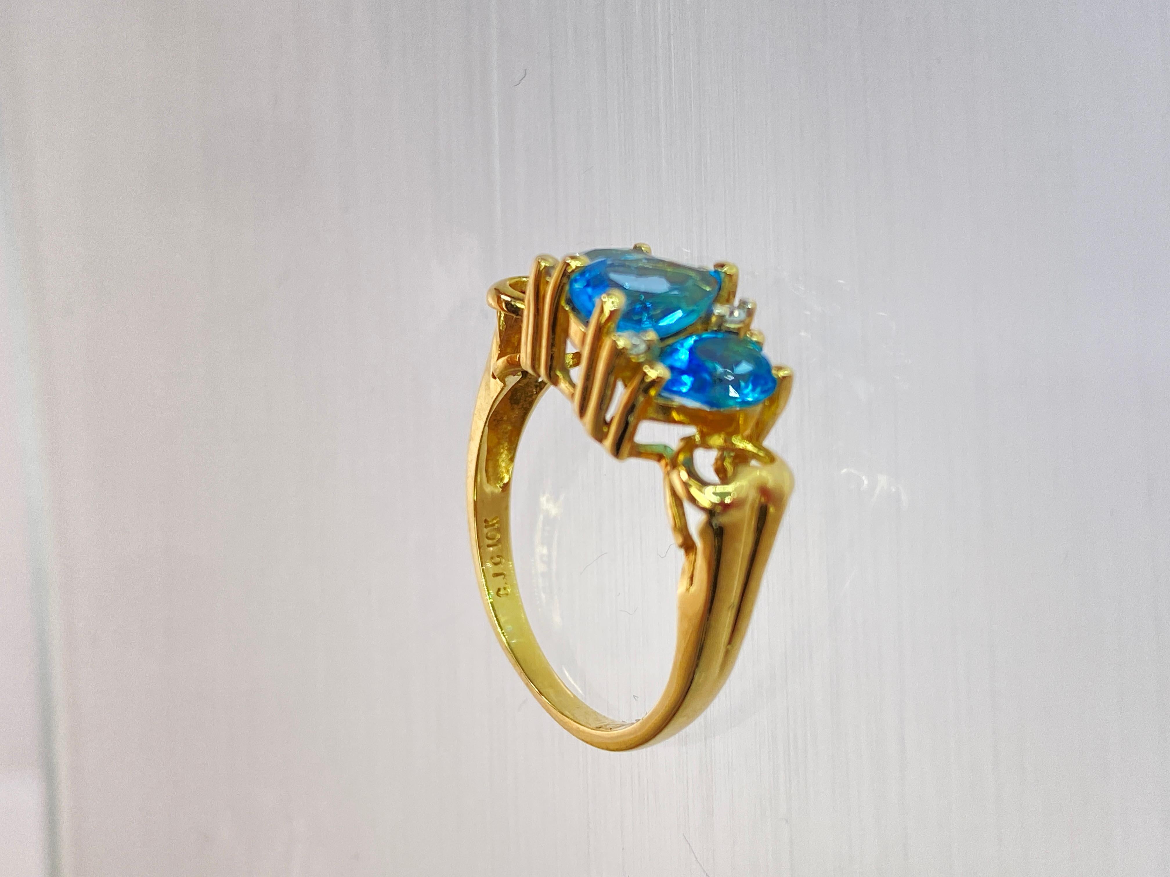 Pear Cut 10K Yellow Gold Swiss Blue Topaz White Sapphire 3 Stone Anniversary Ring Size 6 For Sale