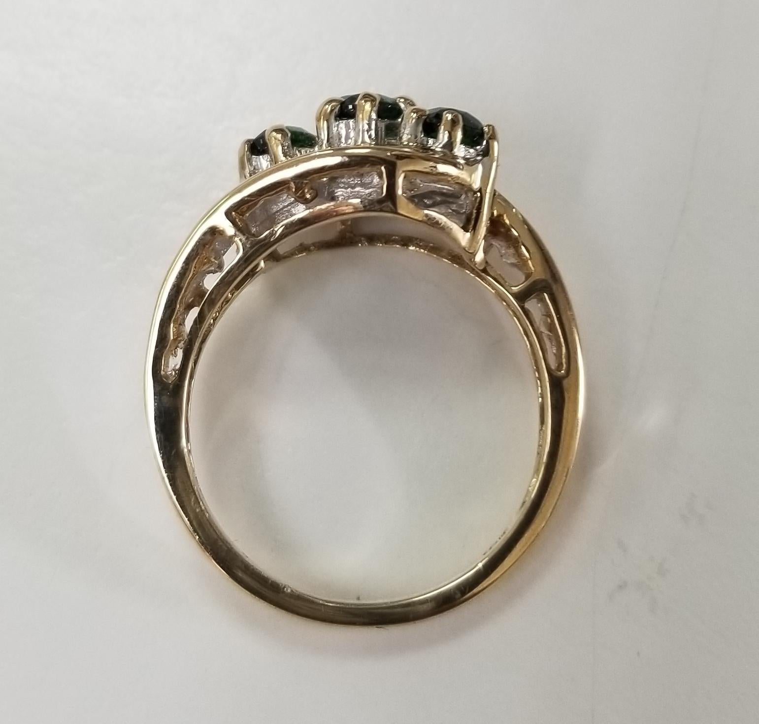 Modern 10 Karat Yellow Gold Tsavorite and Diamond Ring For Sale