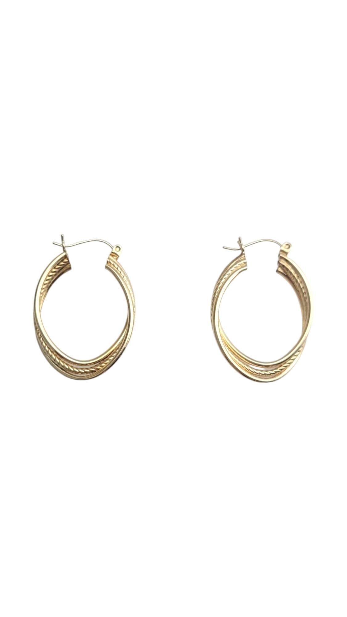 10K Yellow Gold Twisted 3 Band Hoop Earrings

Meticulously detailed, these 10K yellow gold hoops feature a unique twisted design. Lightweight and versatile, they are a timeless and elegant accessory for any occasion.

Hallmark: STC 10K

Weight: 3.0