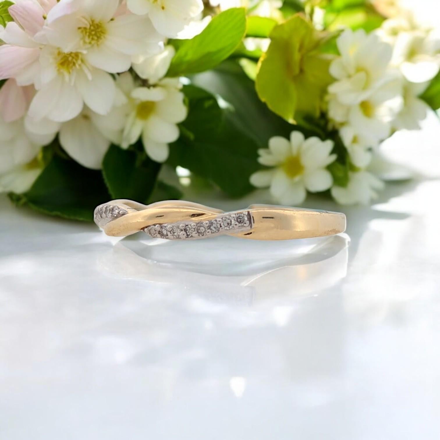 Helena  10K Yellow Gold Twisted Diamond Band  .10 CTW Natural Diamonds In New Condition For Sale In Greeneville, TN