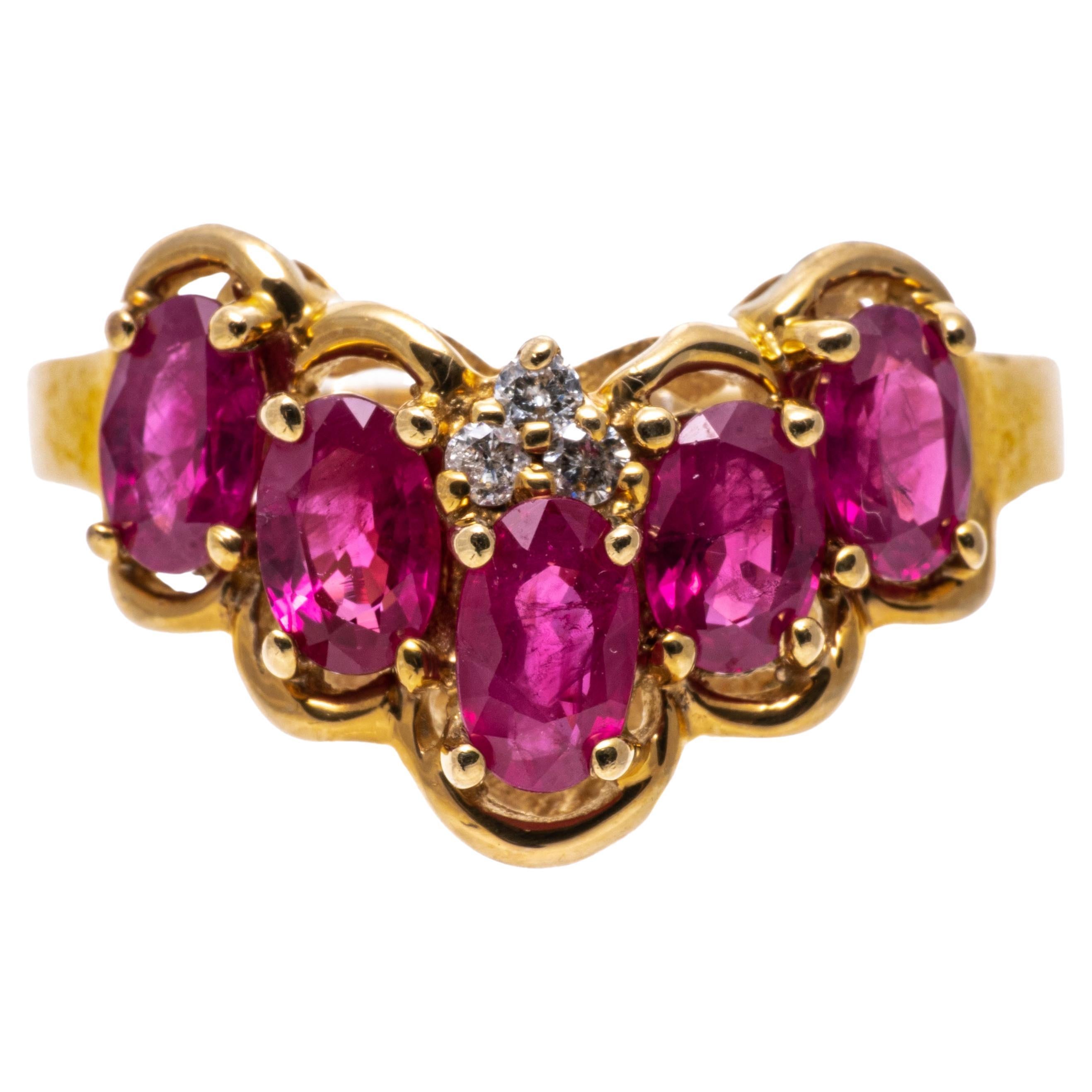 Bague en or jaune 10 carats de style « V » avec rubis ovale et diamants en vente