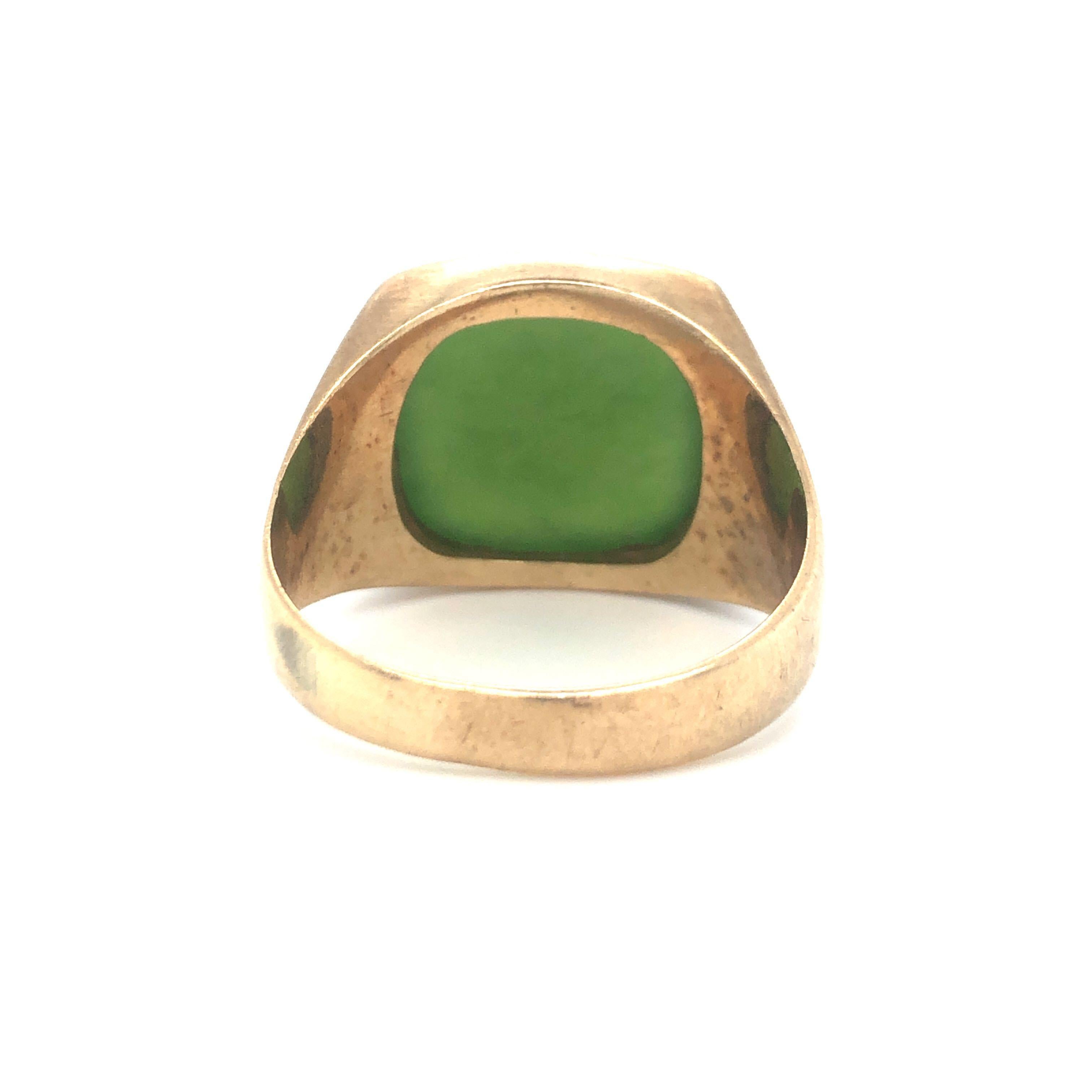 Women's or Men's 10 Karat Yellow Gold Vintage Nephrite Jade Signet Ring