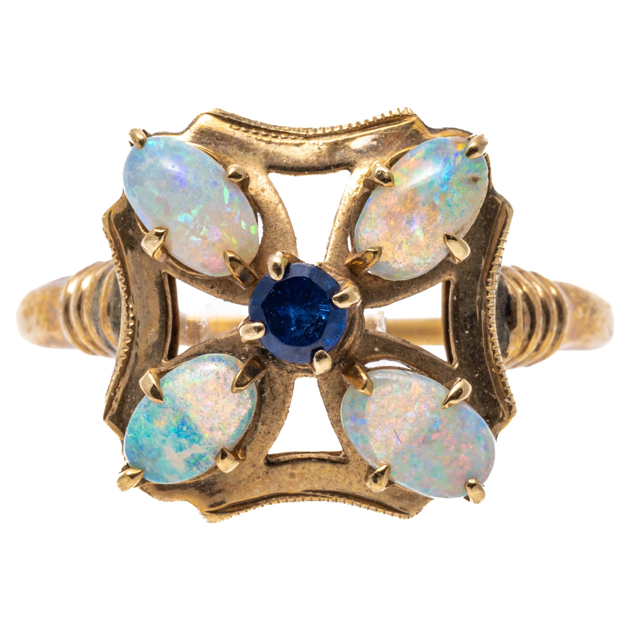 Blumenring aus 10 Karat Gelbgold in Blumenform mit weißem Opal und Saphir im Angebot