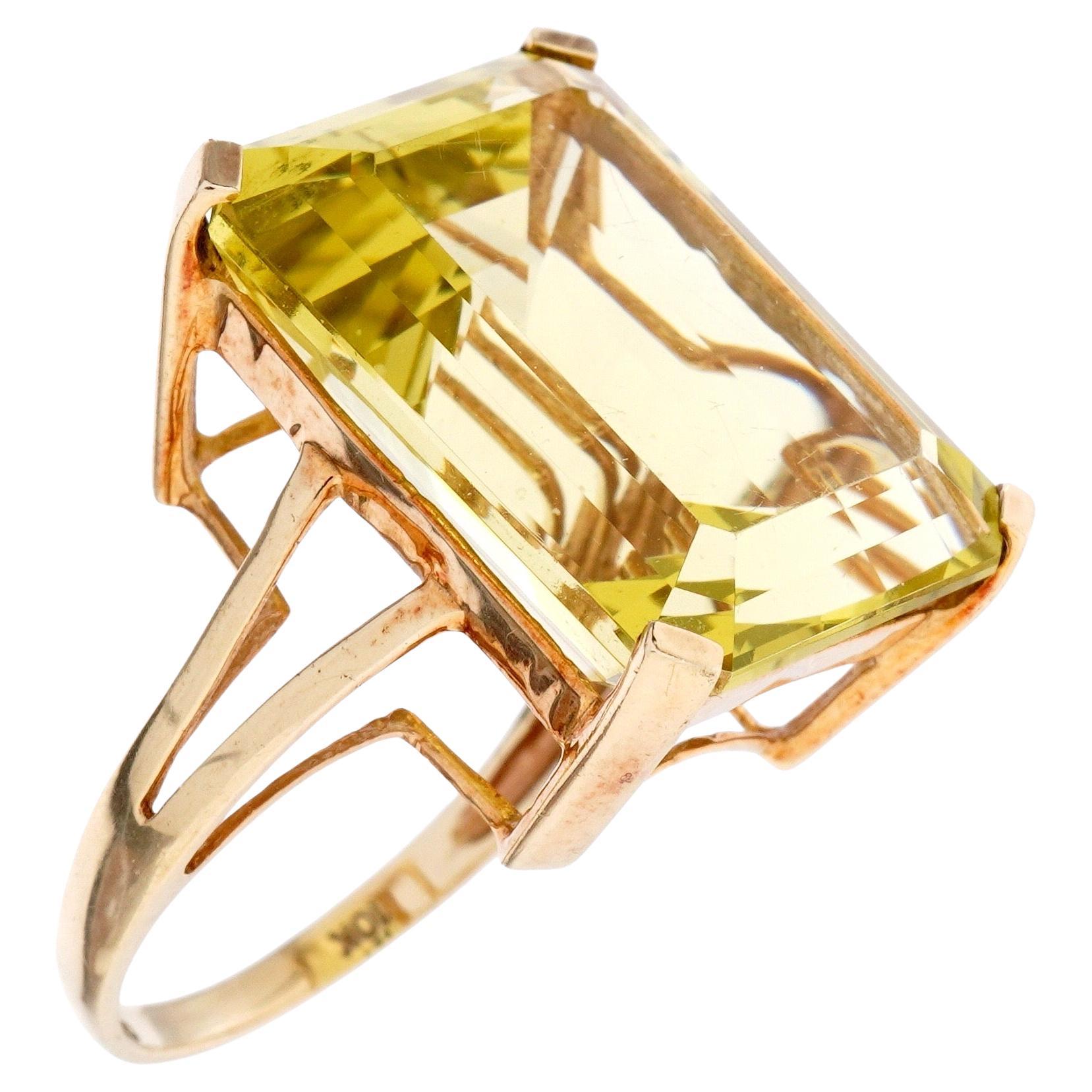 Im Angebot: 10K Gelbgold Gelb Amethyst Cocktail Ring ()