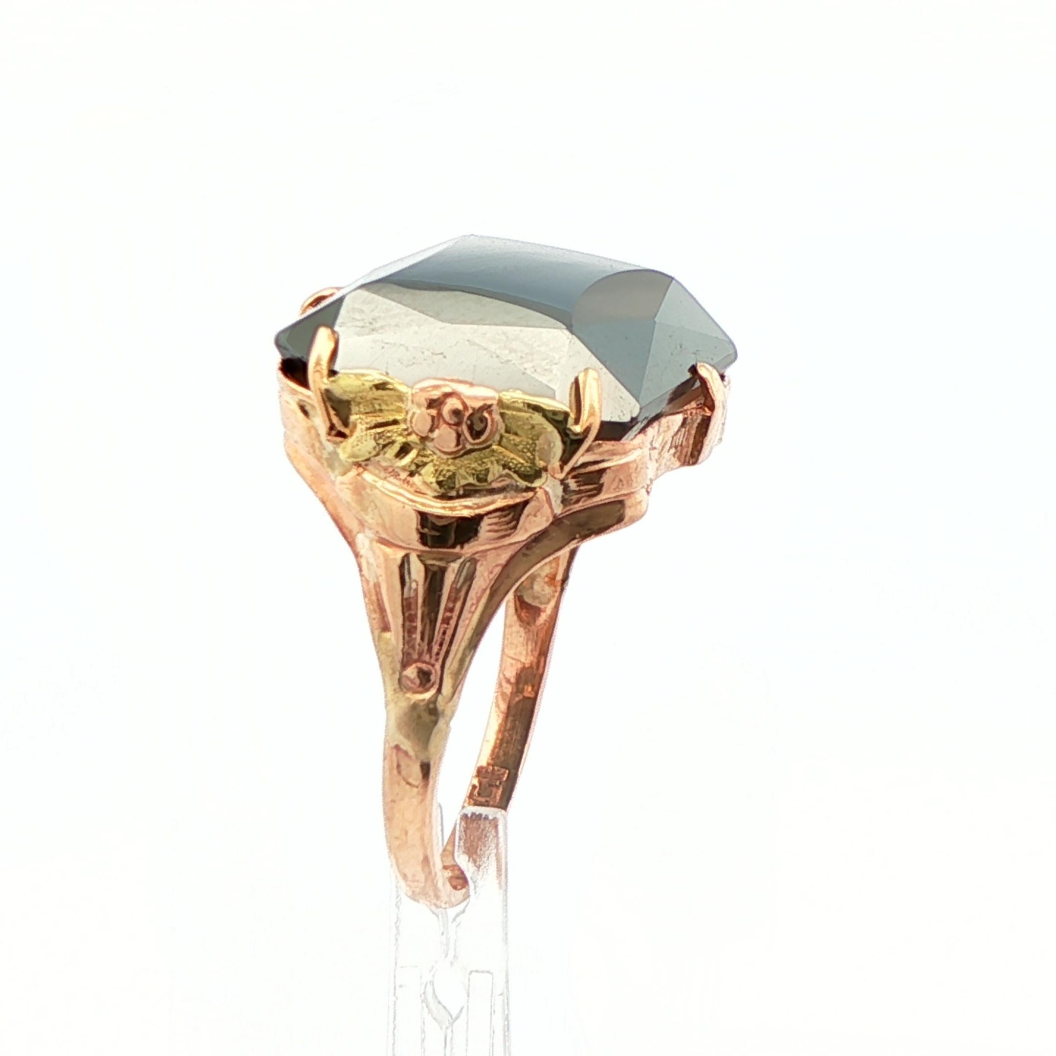 Anillo de oro amarillo + verde de 10 quilates con hematites naturales años 20 Art Déco en Bueno estado para la venta en Lexington, KY