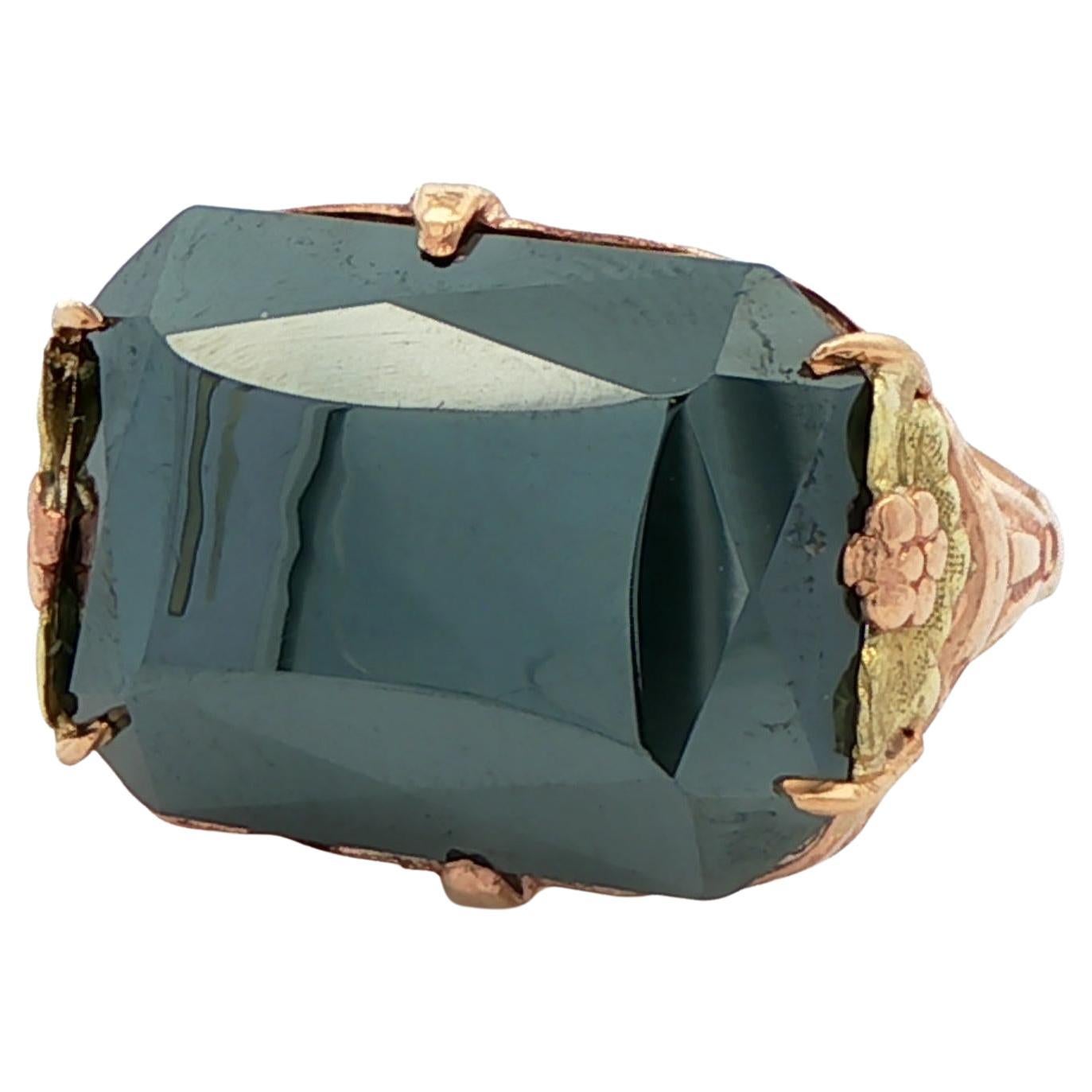 Anillo de oro amarillo + verde de 10 quilates con hematites naturales años 20 Art Déco en venta