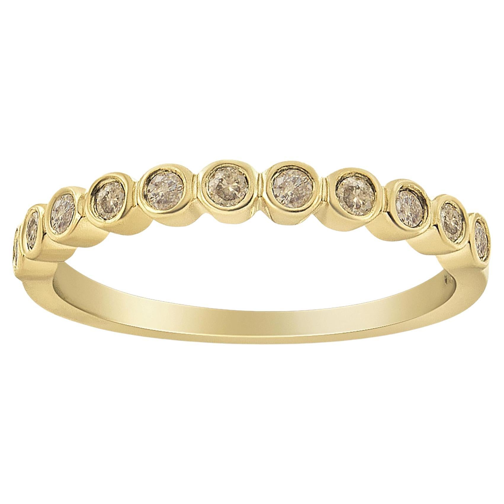 Anneau de mariage en argent plaqué jaune 10K avec 11 pierres et un diamant de 1/4 Cttw en vente