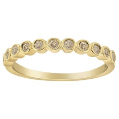 Anneau de mariage en argent plaqué jaune 10K avec 11 pierres et un diamant de 1/4 Cttw