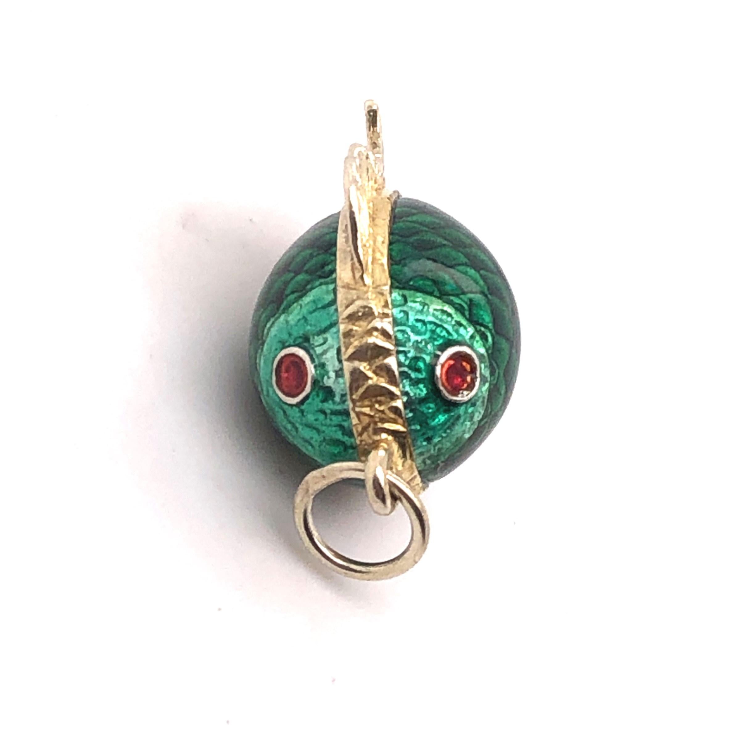 10kt 3-D 1960s Era Enamel Fish Charm In Good Condition In Towson, MD