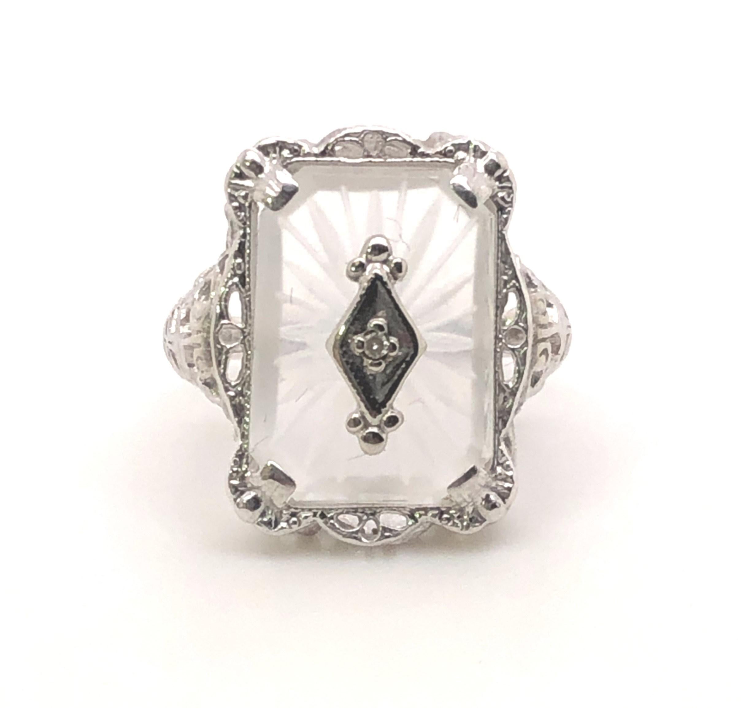 10kt Art Deco Camphor Glass Ring In Good Condition In Towson, MD