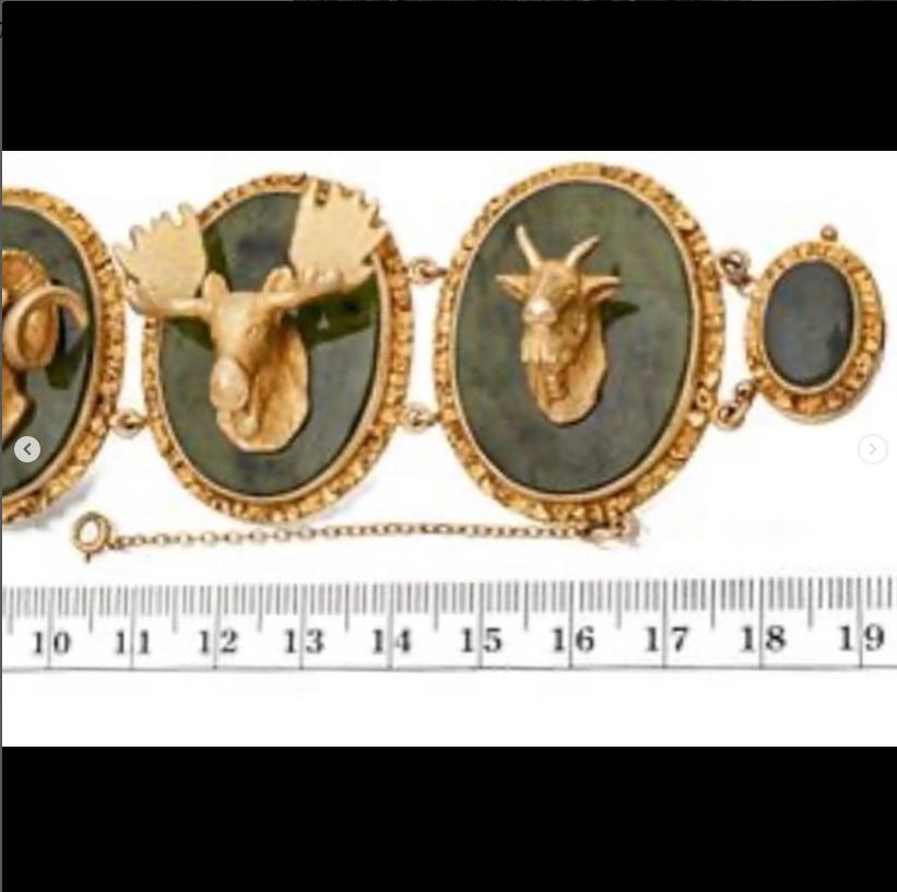 10kt Jadeite WILDLIFE bracelet In New Condition For Sale In Birmingham, MI