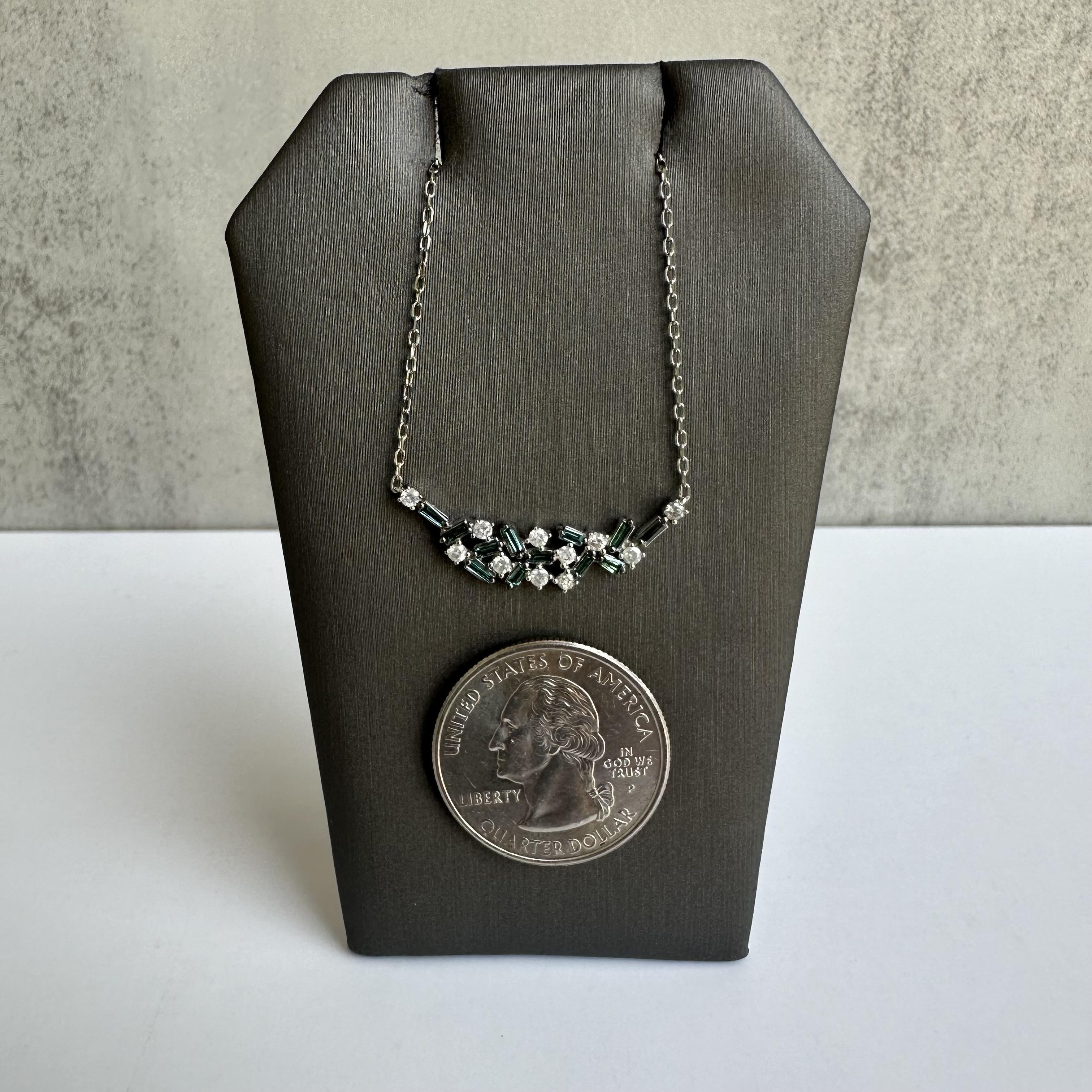 Collana a barre con diamanti bianchi e blu in oro bianco 10kt - 0,50ctw, 18