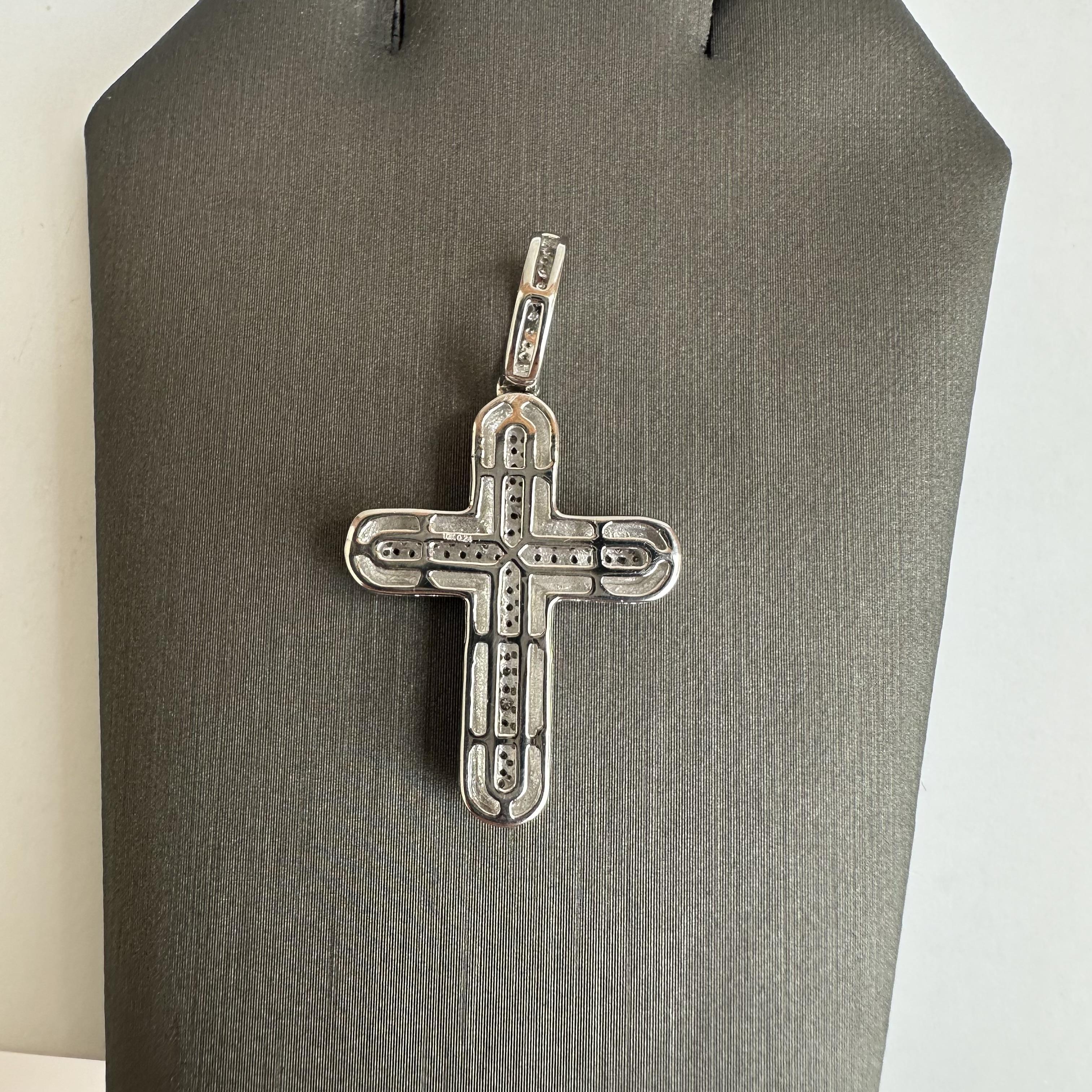 Taille simple Pendentif croix en or blanc 10 carats avec diamants 0,24 carat GH SI2-I1, neuf en vente