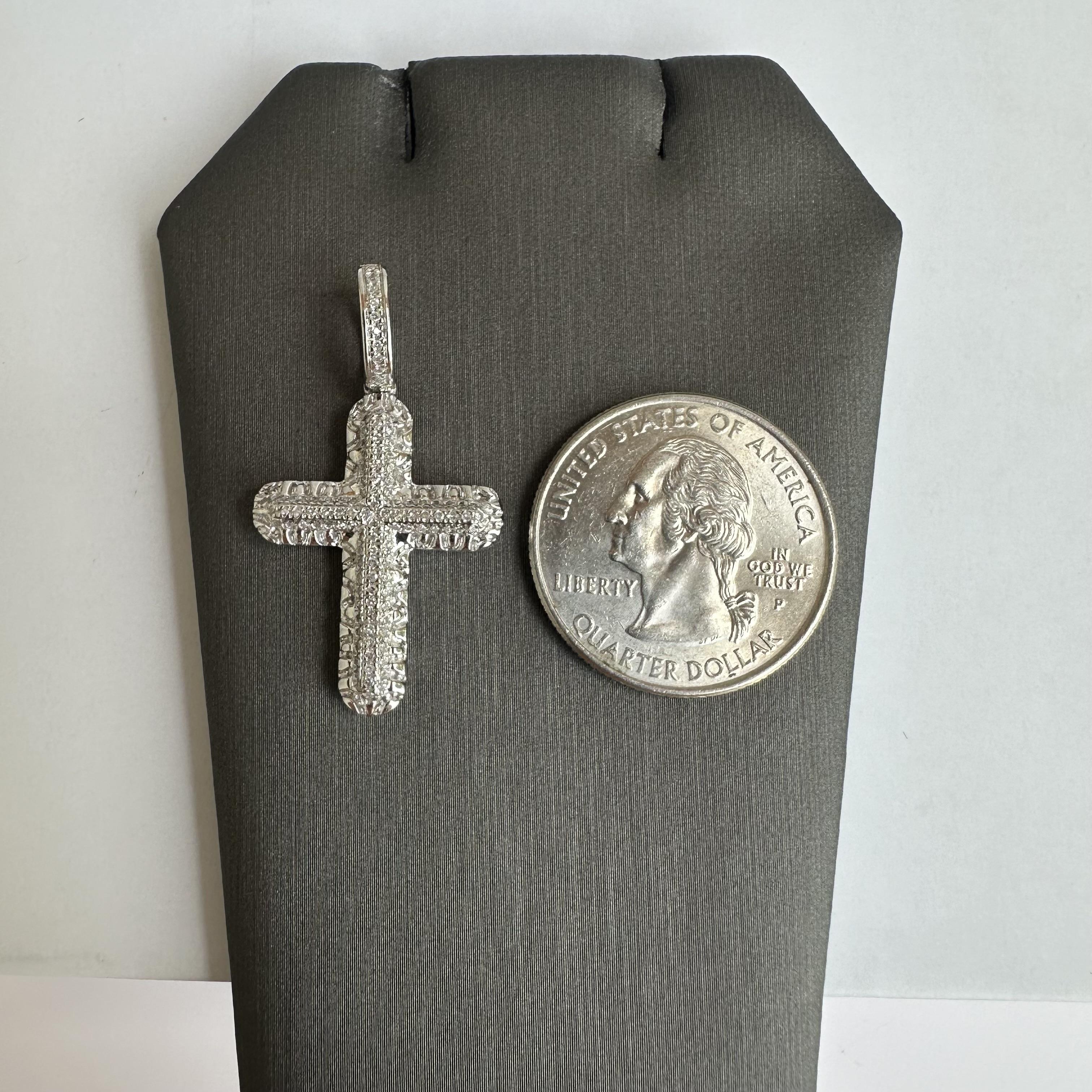 Pendentif croix en or blanc 10 carats avec diamants 0,24 carat GH SI2-I1, neuf Neuf - En vente à West Hempstead, NY