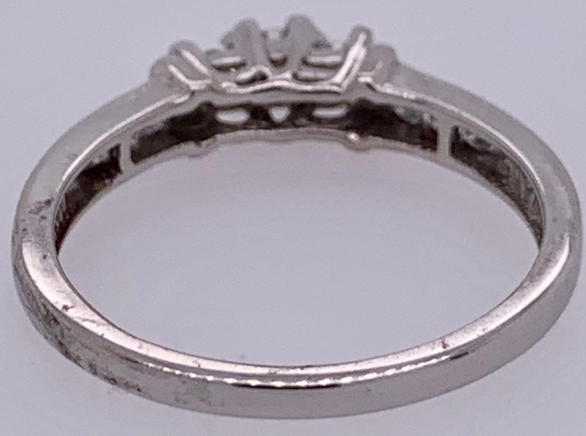 10 Karat White Gold Ring .25 Carat 2.03 Grams Total In Good Condition For Sale In Stamford, CT