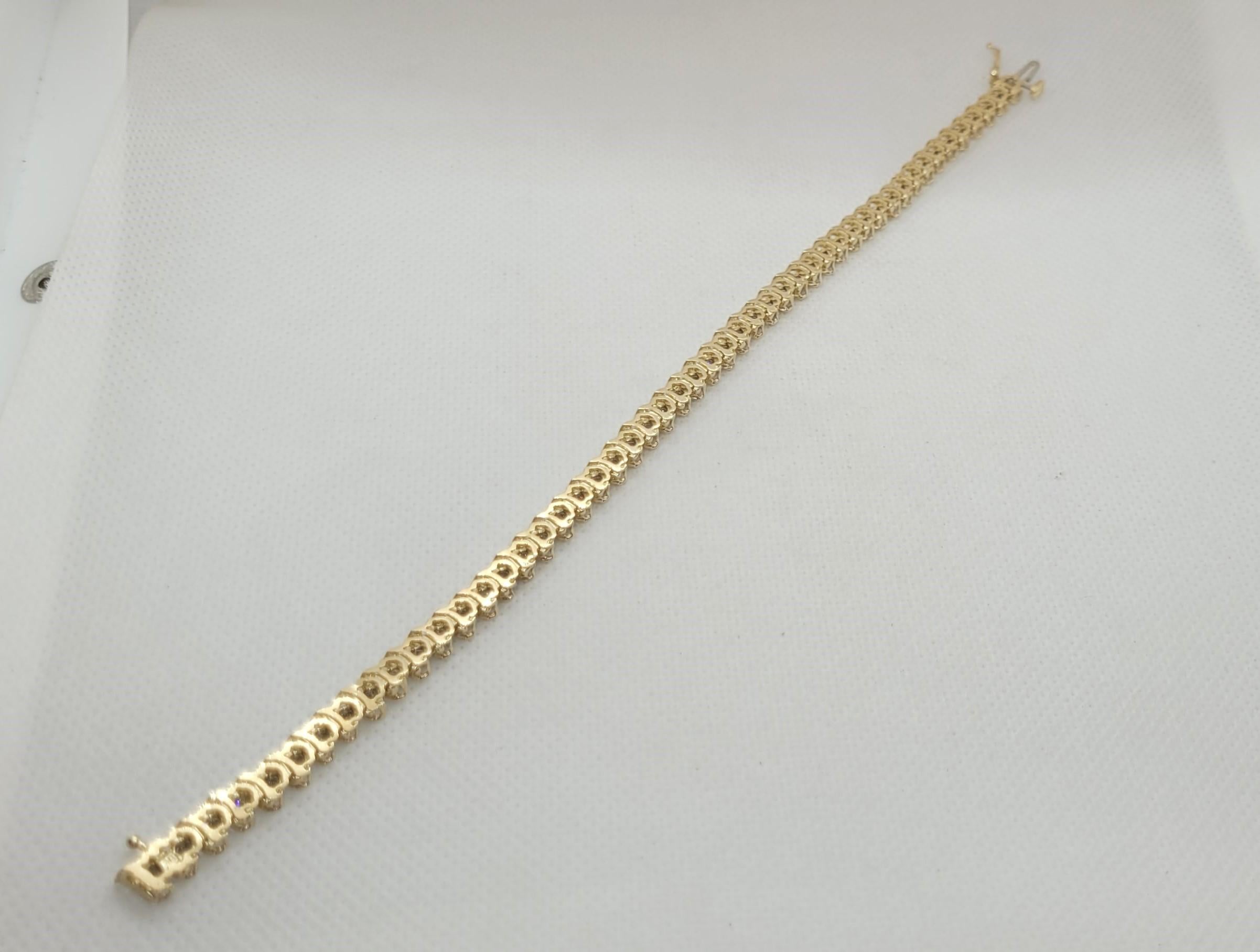 Modern 10kt Yellow Gold 4.50cttw Round Brilliant Diamond Tennis Bracelet, 