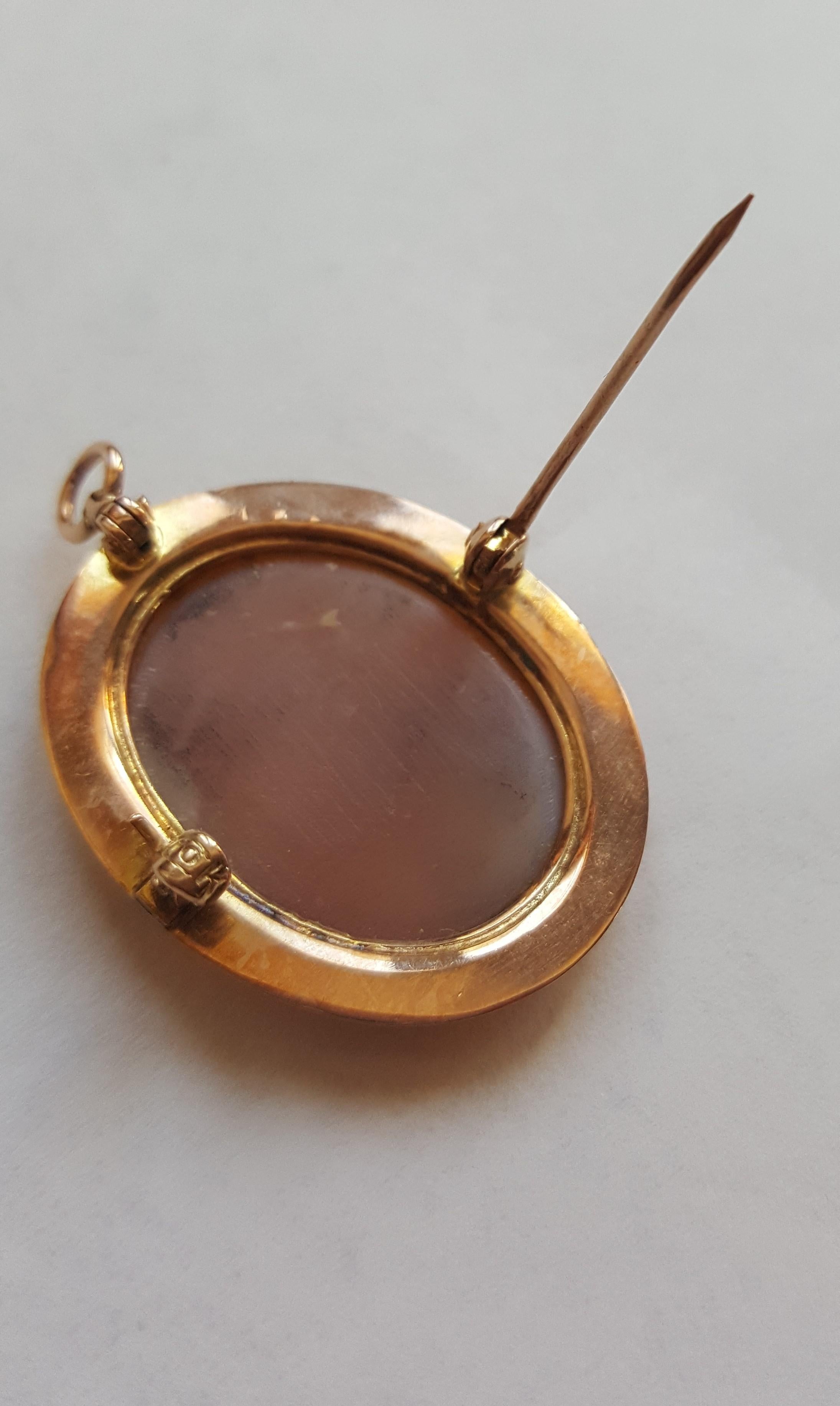 Women's 10 Karat Yellow Gold Cameo Pendant and Pin, 2.9 Grams For Sale