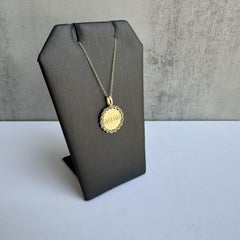 Collier à disques gravé MOM en or jaune 10 carats, longueur de 18 pouces, diamètre de 15,1 mm, état neuf