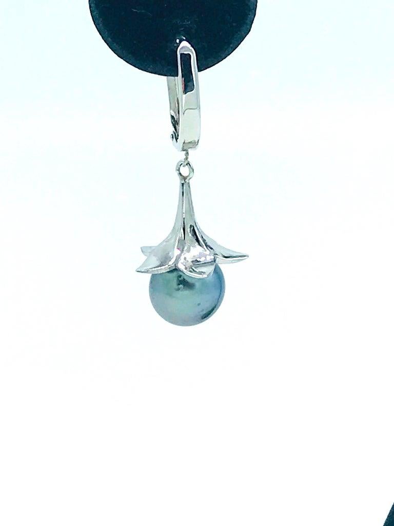 Contemporary 10M Tahitian Pearl Dangle Earrings White Gold Lever Back 14 Karat White Gold For Sale