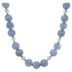 Collana di perle in calcedonio e pietra di luna da 10 mm con accenti in oro giallo