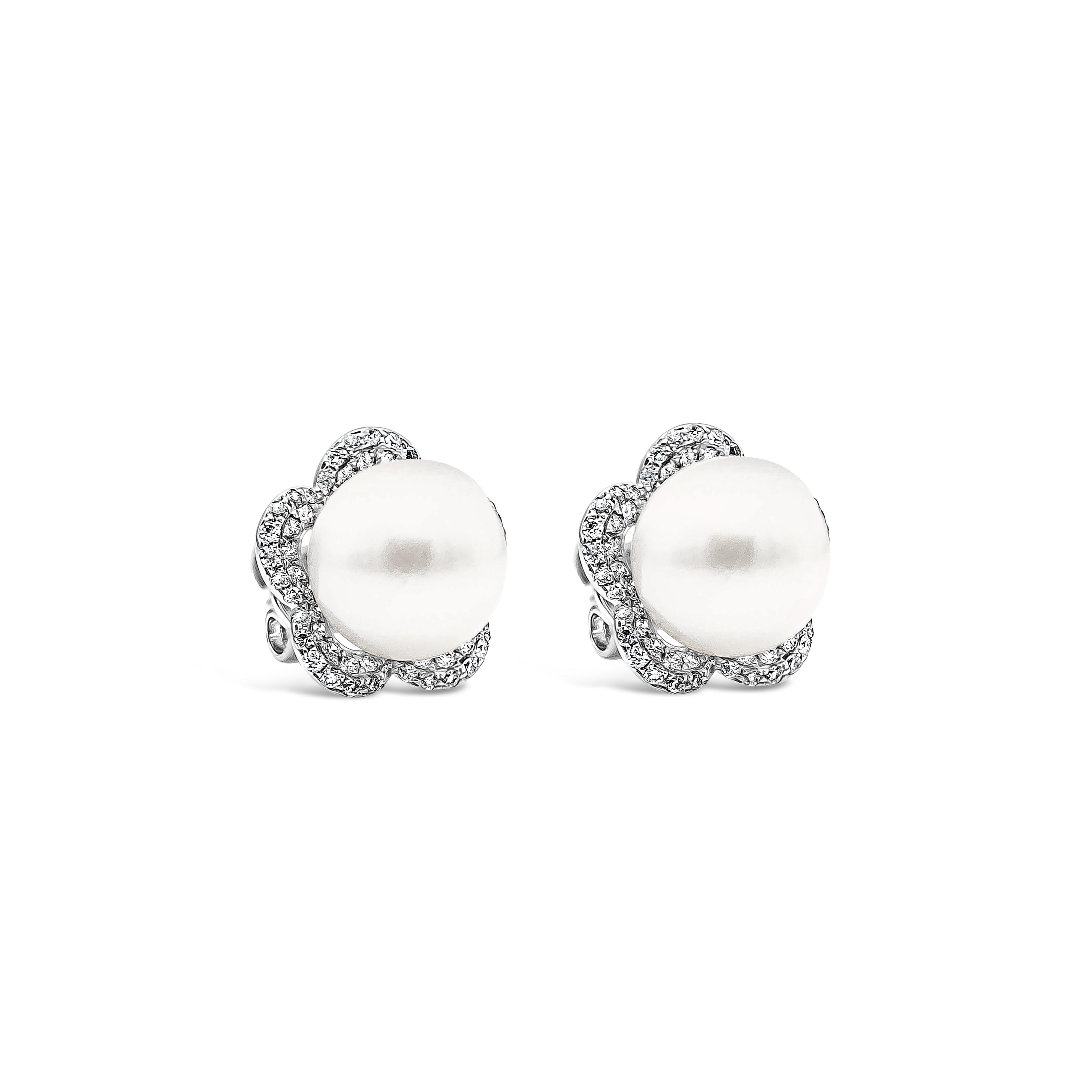 Contemporary Roman Malakov 0.73 Carats Total Round Diamond & White Pearl Flower Stud Earrings For Sale