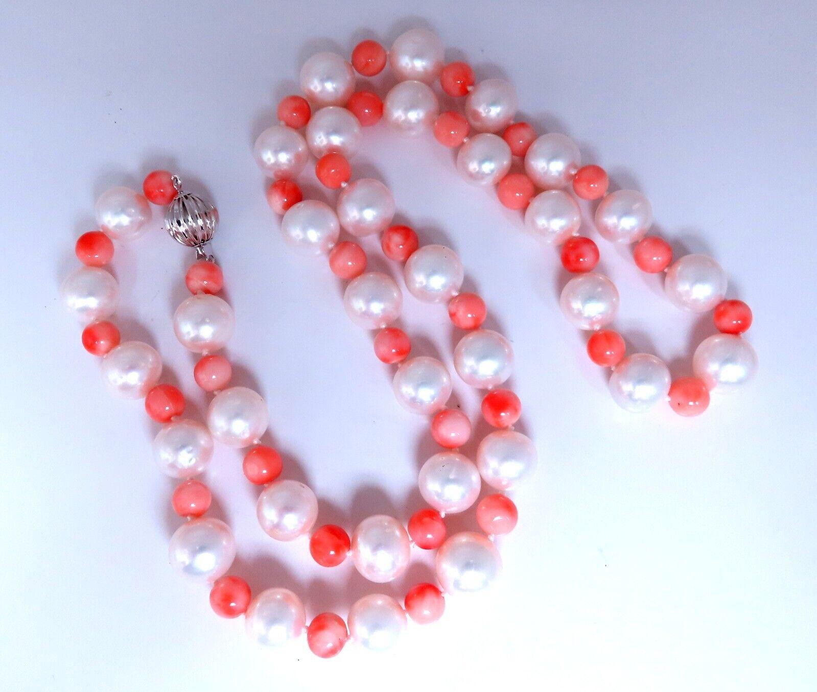 10mm freshwater Pearl Coral necklace 14kt Gold In New Condition For Sale In New York, NY