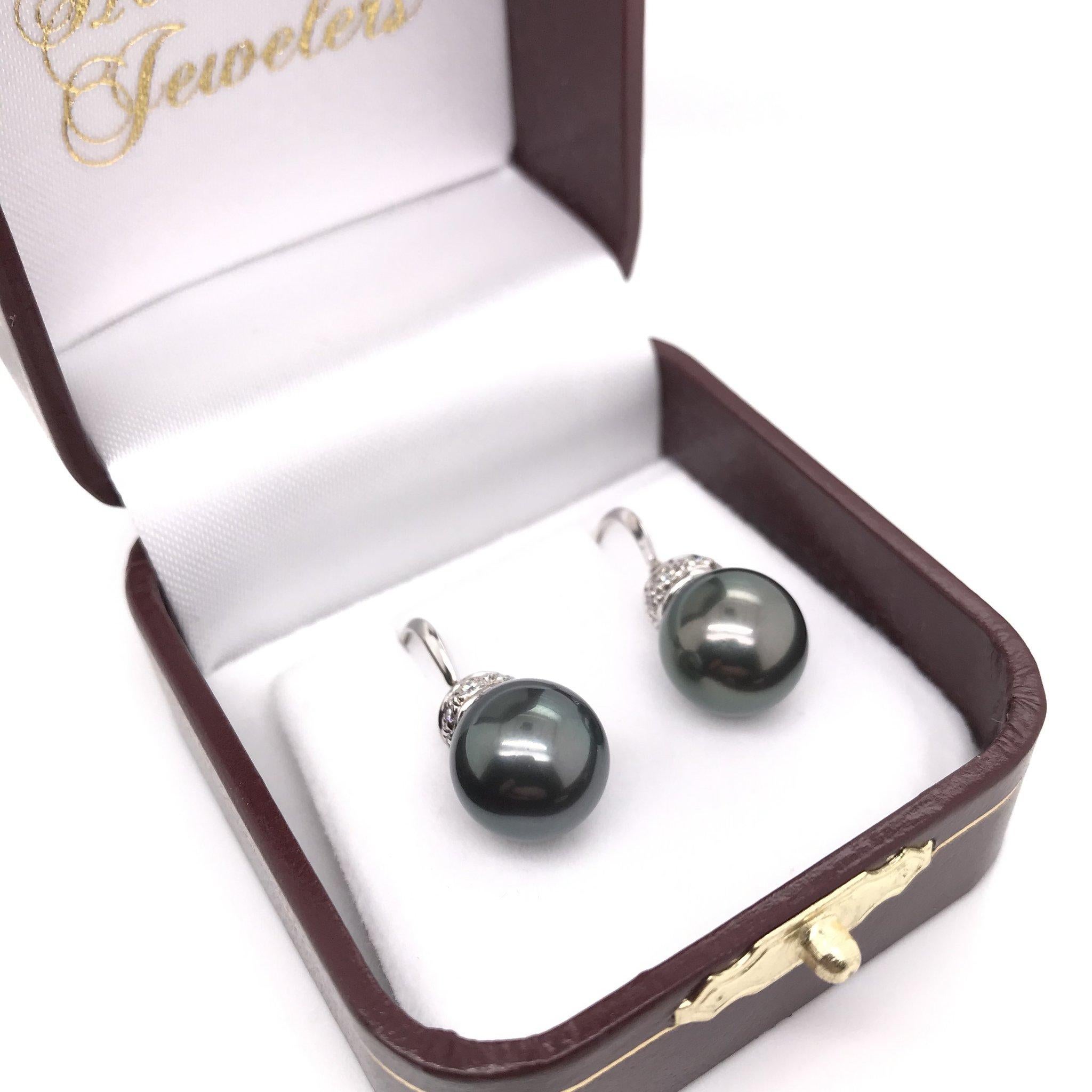 Grey Pearl Dangle Earrings 18 Karat White Gold In Excellent Condition In Montgomery, AL