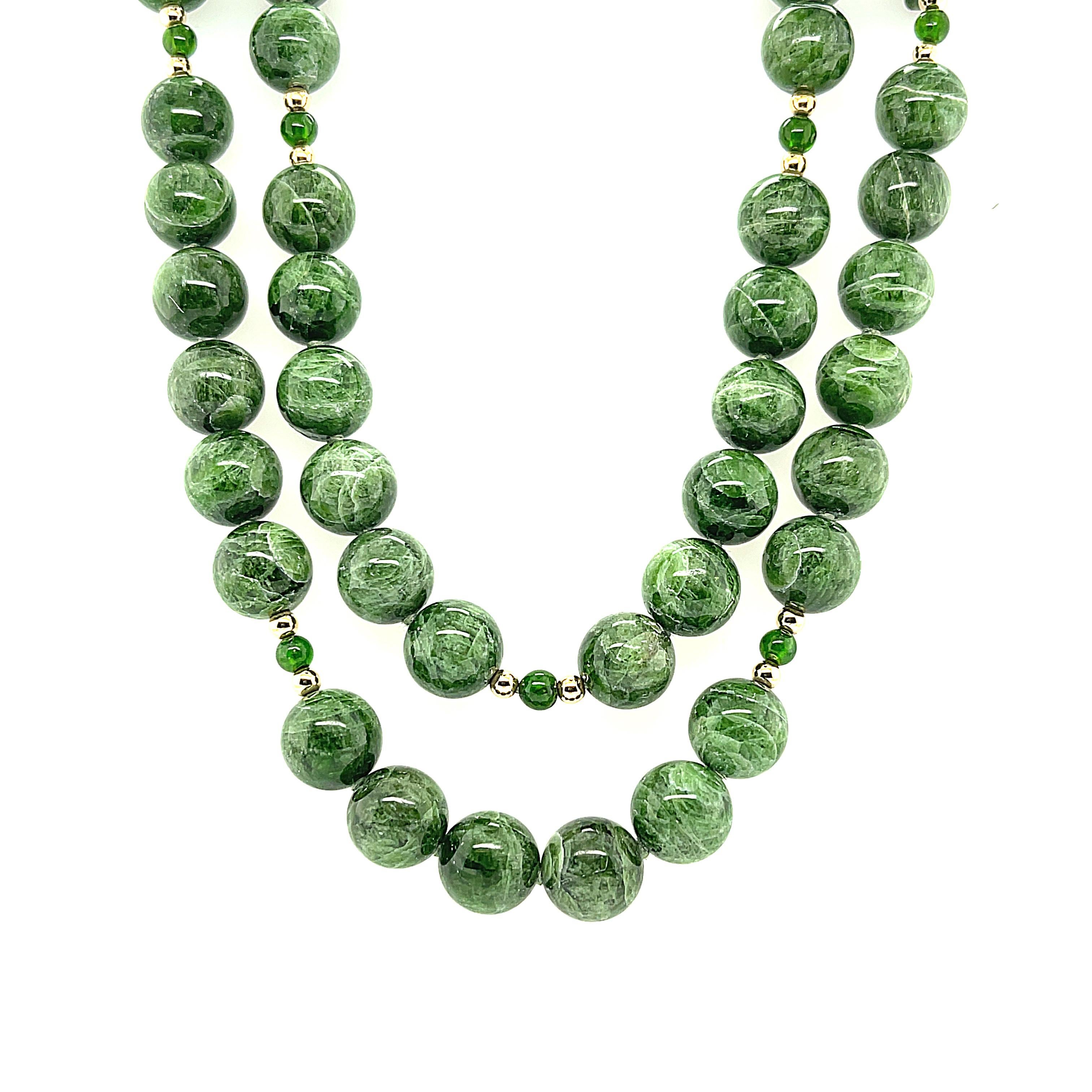 Collana di perline in diopside di cromo variegato da 10 mm con accenti in oro giallo In condizioni Nuovo in vendita a Los Angeles, CA