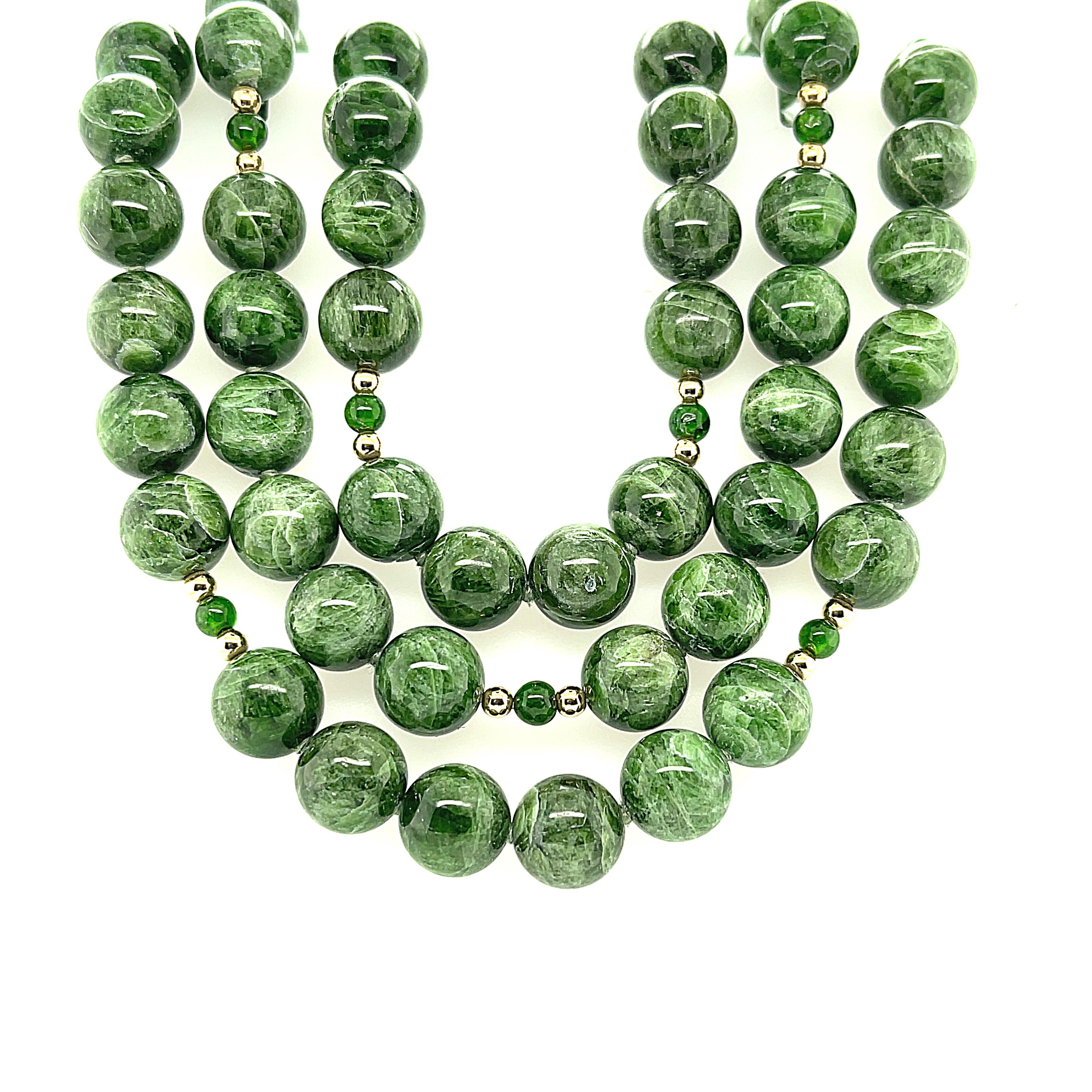 10mm Variegated Chrome Diopside Beaded Necklace with Yellow Gold Accents For Sale 1