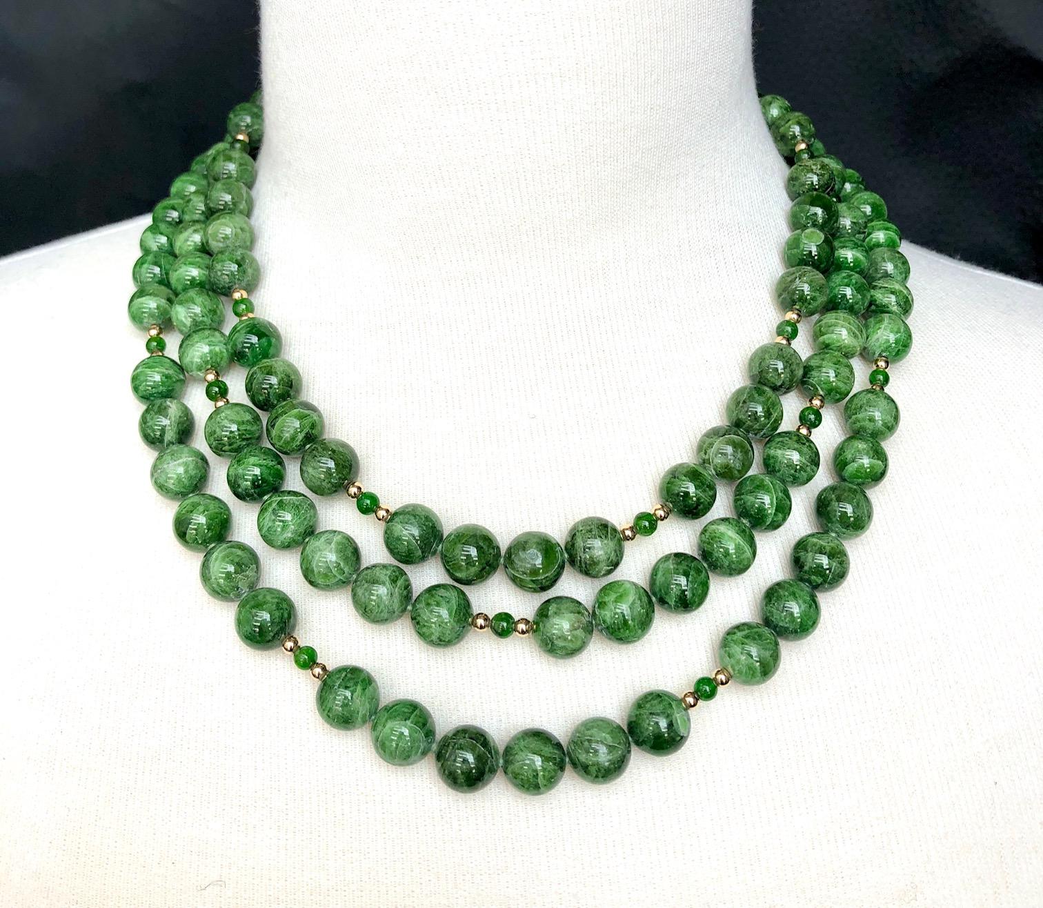 10mm Variegated Chrome Diopside Beaded Necklace with Yellow Gold Accents For Sale 2