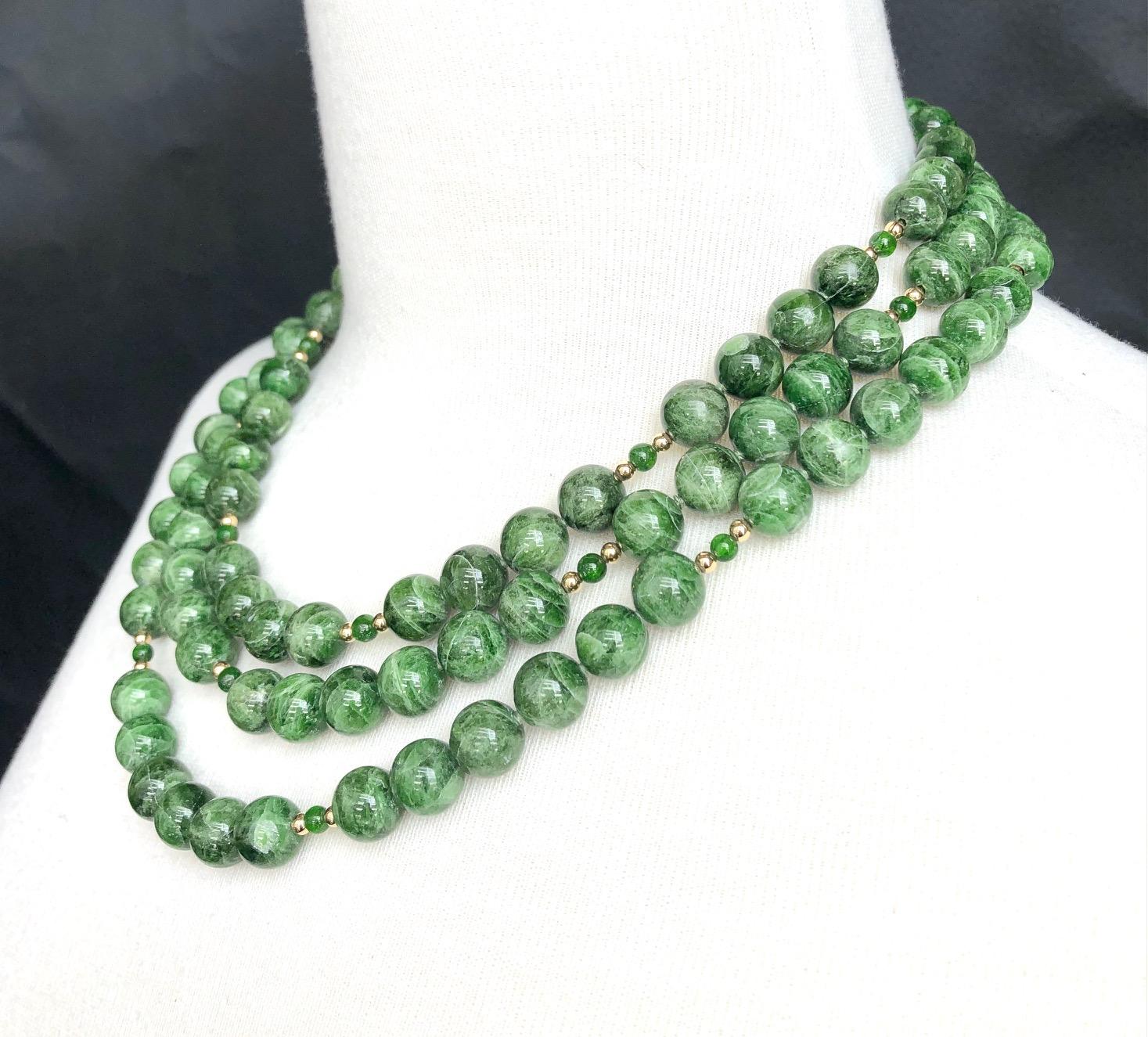 10mm Variegated Chrome Diopside Beaded Necklace with Yellow Gold Accents For Sale 3