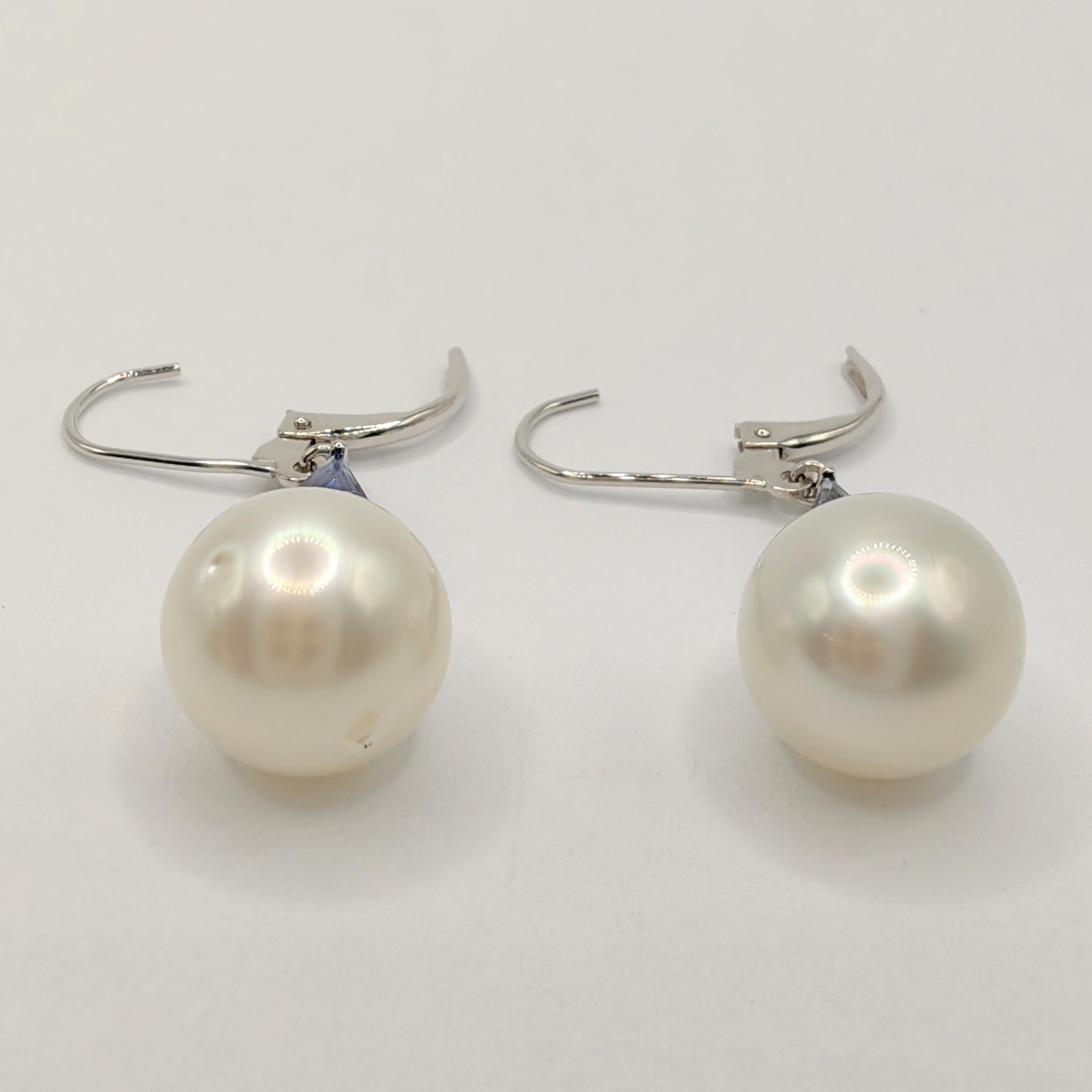 10mm Natural Pearl & Kite Cut Blue Sapphire Dangling Earrings in 18K White Gold For Sale 2