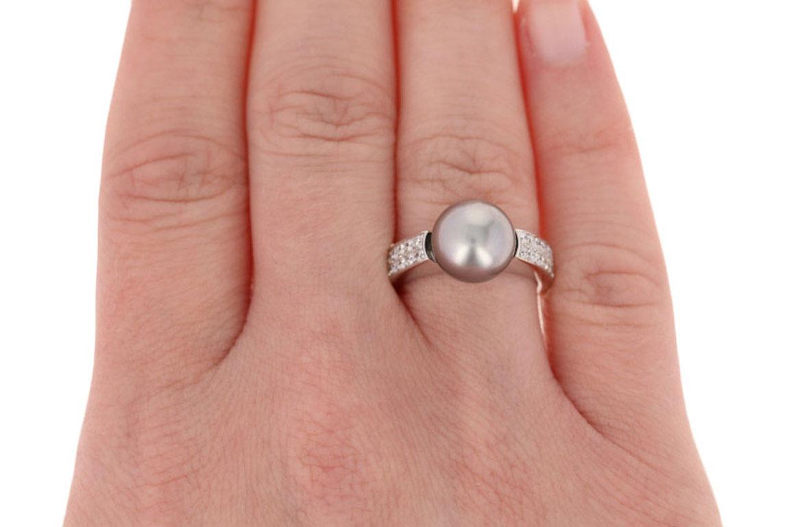 Tahitian Grey Pearl and Diamond Ring, 18 Karat White Gold In Excellent Condition In Greensboro, NC