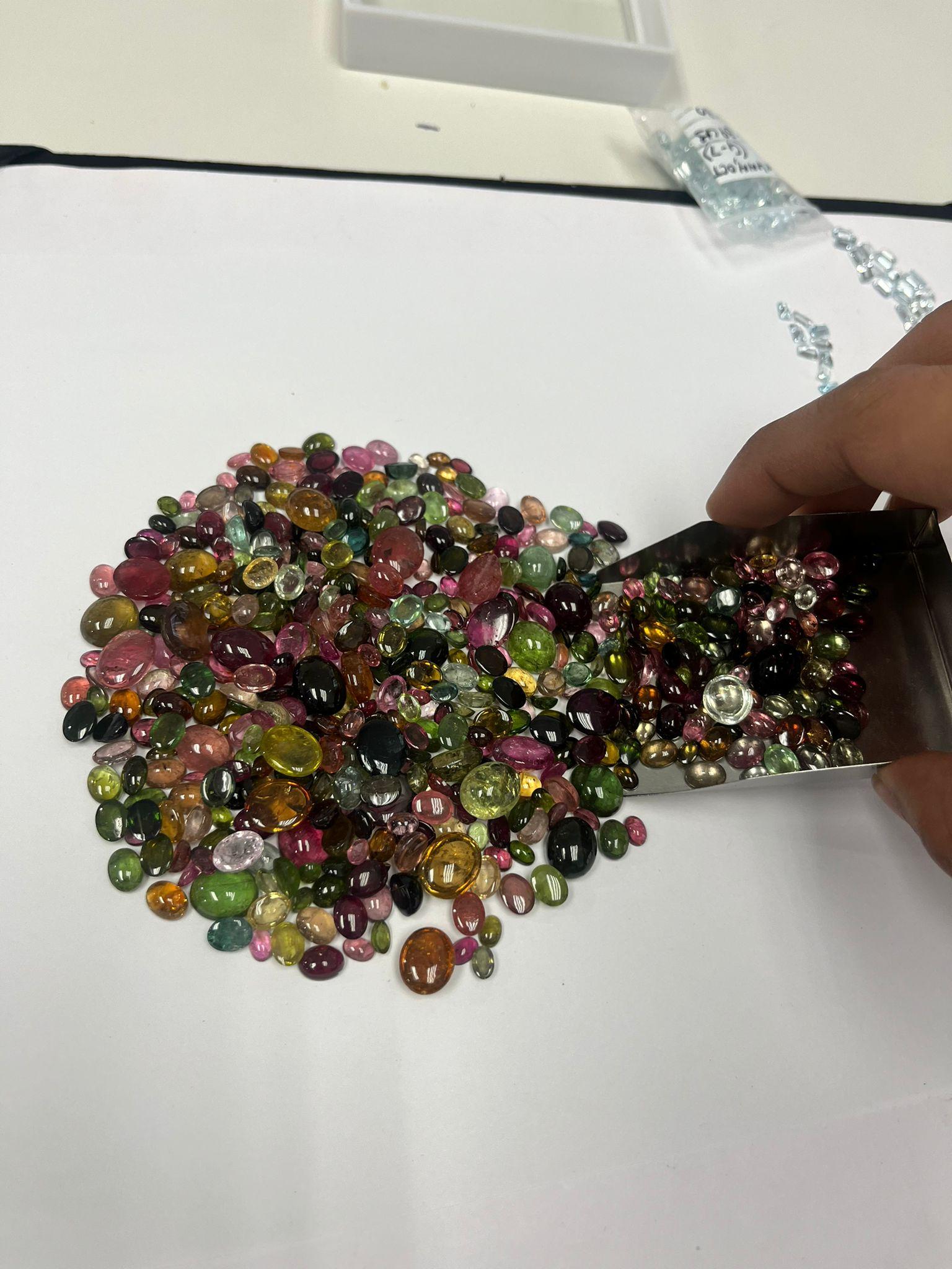 10Pcs Naturale Multi Tormalina Mix Dimensioni Ovale Cabochon Gioielli Gemma Sciolta In condizioni Nuovo in vendita a New York, NY