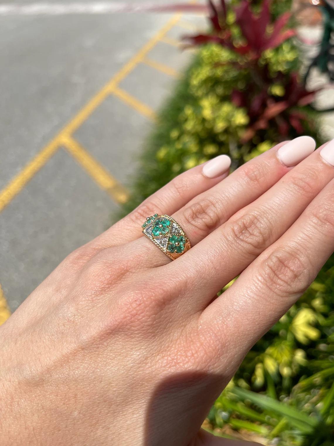 1.0tcw 14K Kolumbianischer Smaragd-Rundschliff & Diamant Band Cluster Gold Ring im Zustand „Neu“ im Angebot in Jupiter, FL